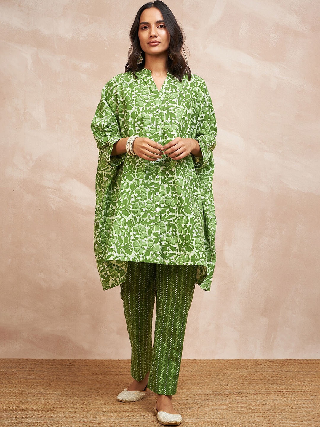 

STADO Women Printed Regular Kurta with Trousers, Green