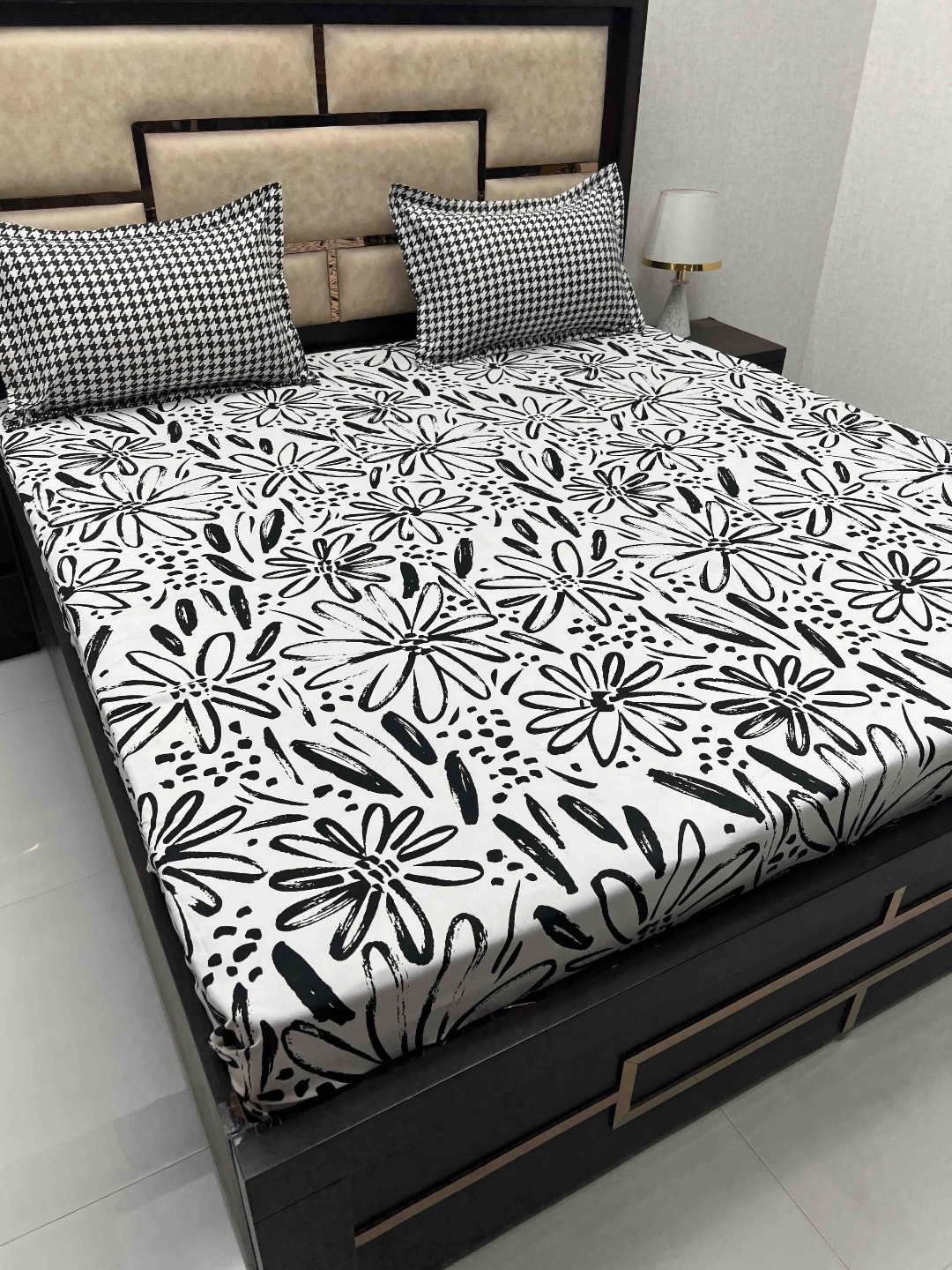 

Pure Decor Black & White Floral 250 TC King Bedsheet with 2 Pillow Covers