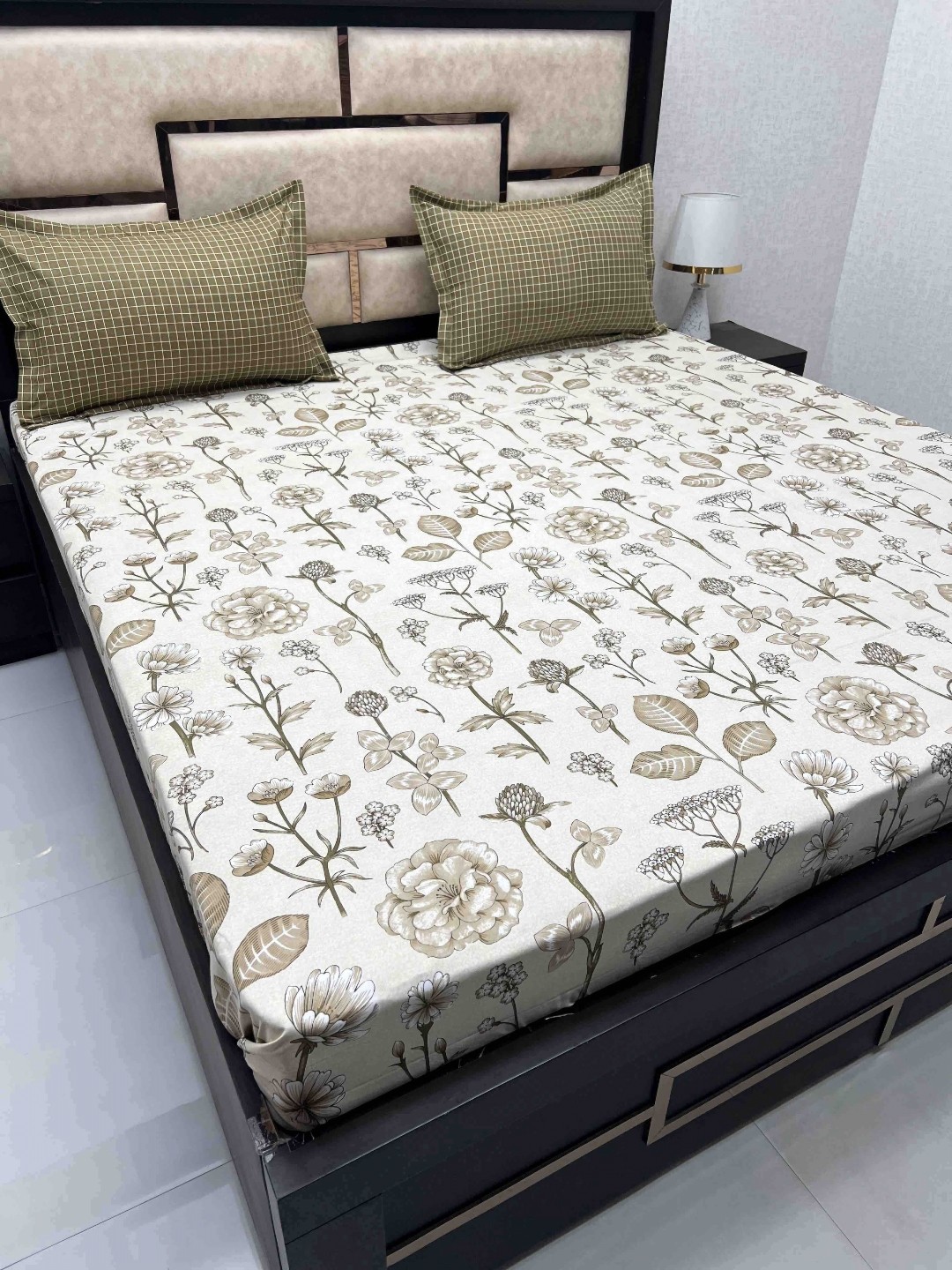 

Pure Decor Green & Grey Floral 250 TC King Bedsheet with 2 Pillow Covers