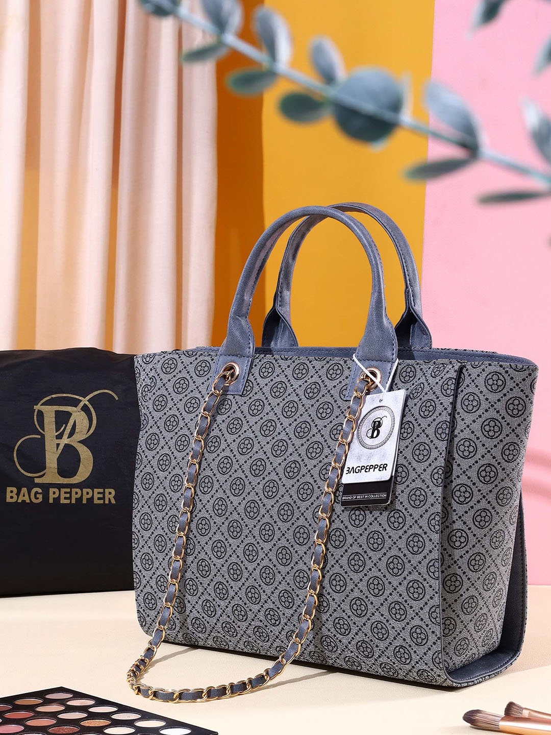 

Bag Pepper Printed PU Oversized Structured Handheld Bag with Cut Work, Grey