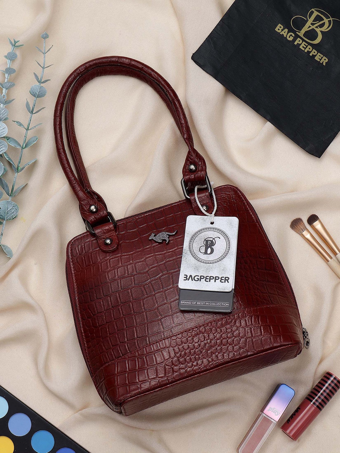 

Bag Pepper PU Structured Handheld Bag with Applique, Brown