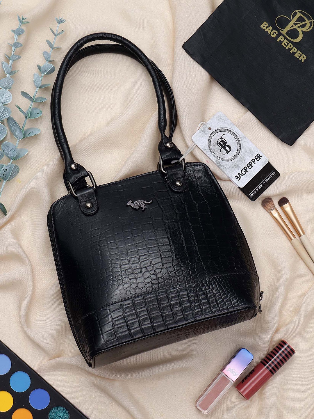 Bag Pepper PU Structured Handheld Bag with Cut Work, Black