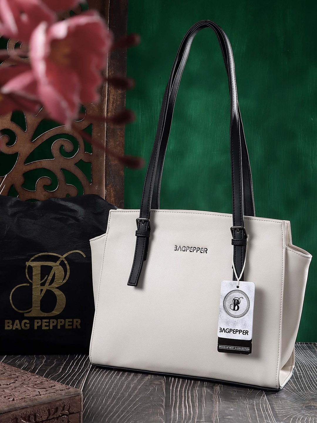 

Bag Pepper PU Structured Shoulder Bag with Fringed, White