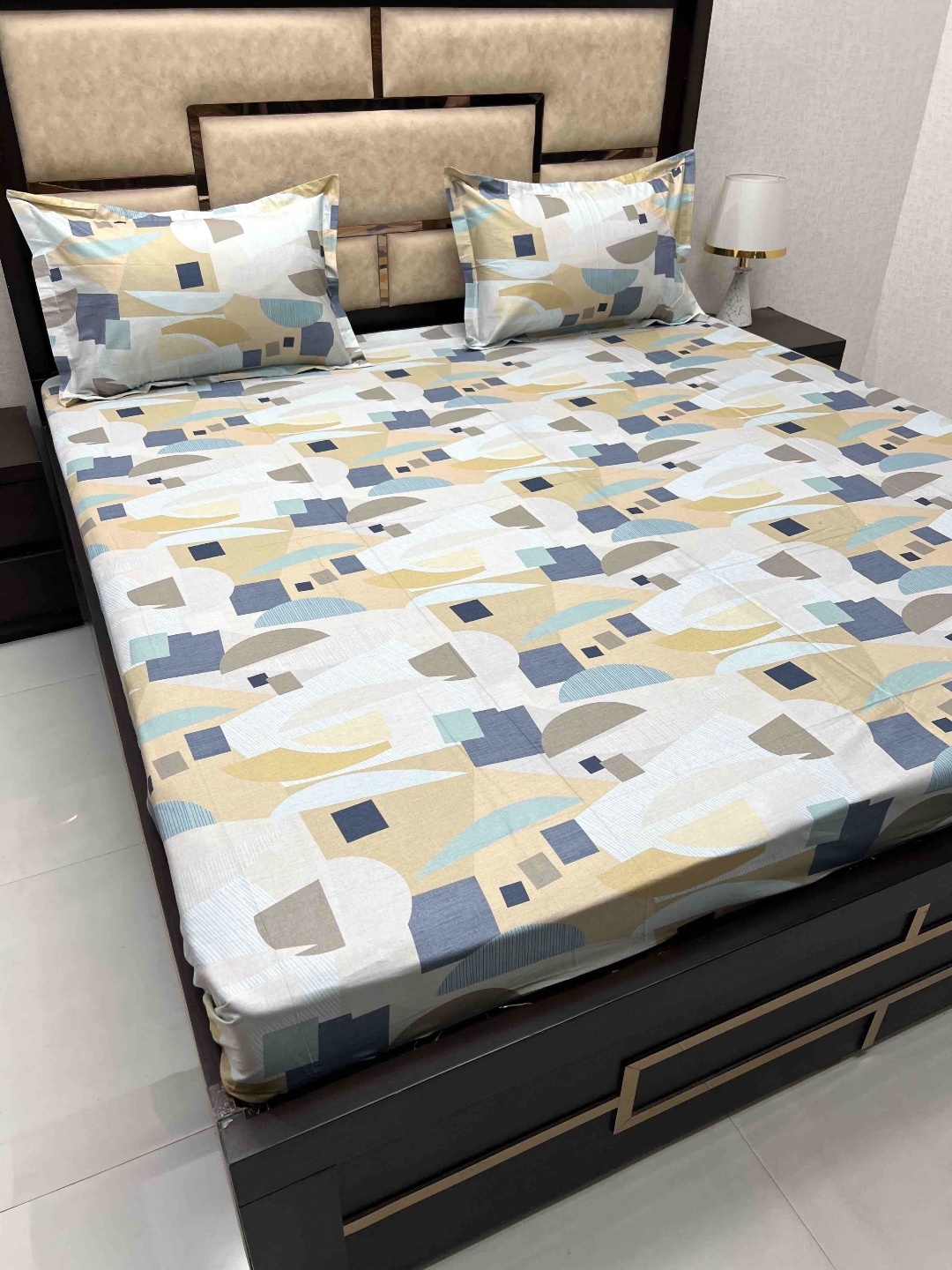 Pure Decor divine Grey & Brown Cotton Geometric 400 TC King Bedsheet with 2 Pillow Covers, White
