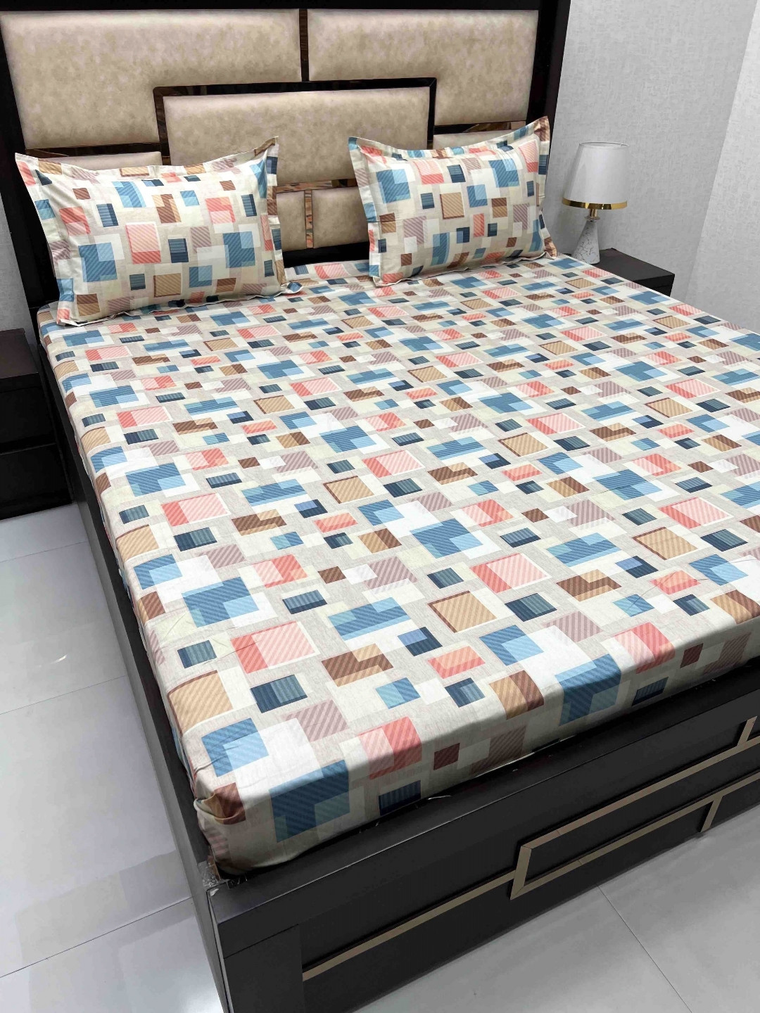 

Pure Decor Pink & Grey Geometric 400 TC King Bedsheet with 2 Pillow Covers