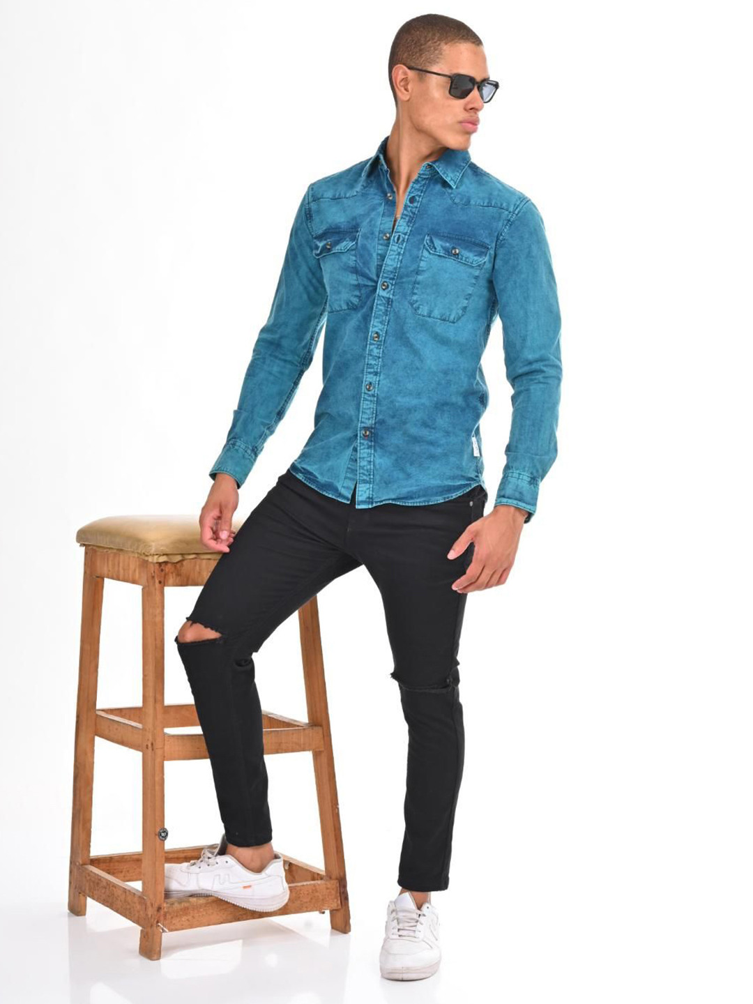 

Jean Cafe Men Solid Premium Slim Fit Faded Opaque Casual Shirt, Sea green
