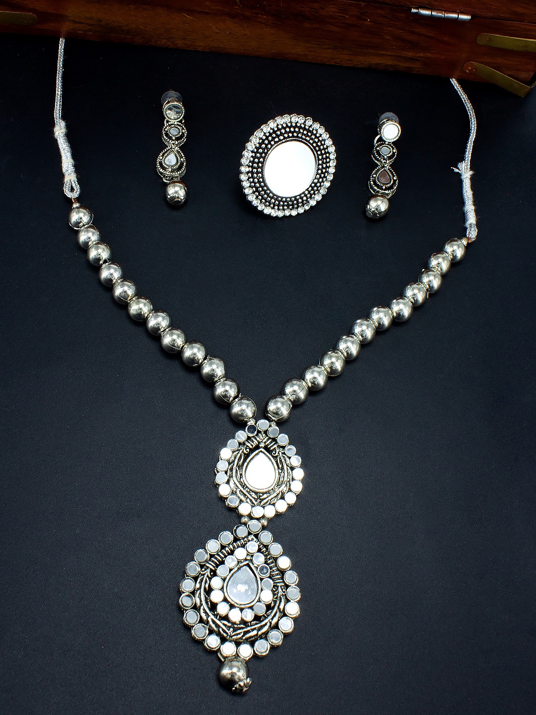 

PRIVIU Women Silver Plated Stones & Mirror Studded Jewellery Set