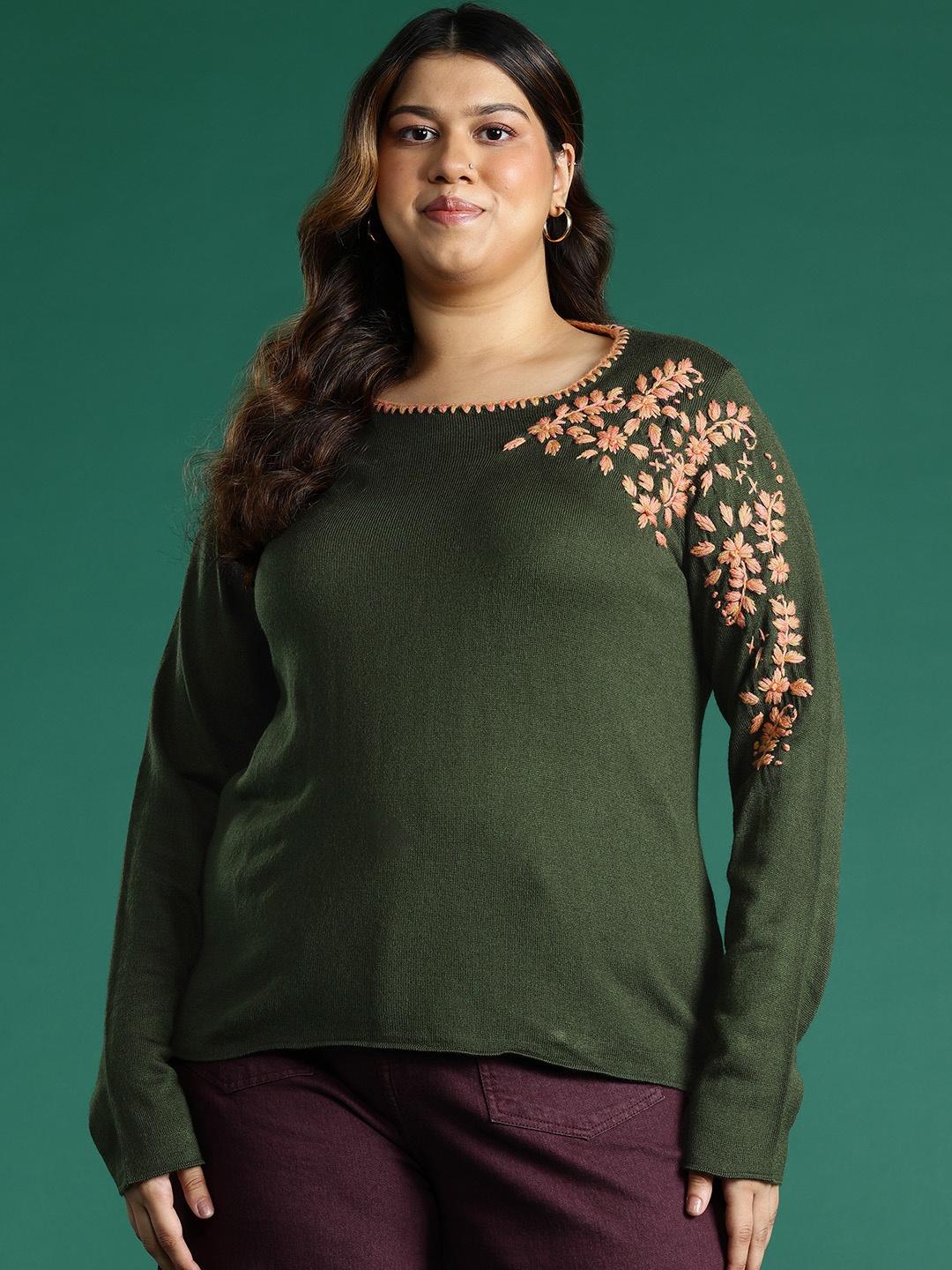 

DressBerry Curve Plus-Size Embroidered Pullover, Green