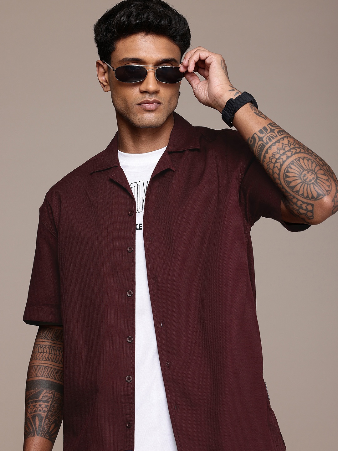 

The Roadster Life Co. Relaxed Fit Textured Cuban Collar Pure Cotton Casual Shirt, Burgundy