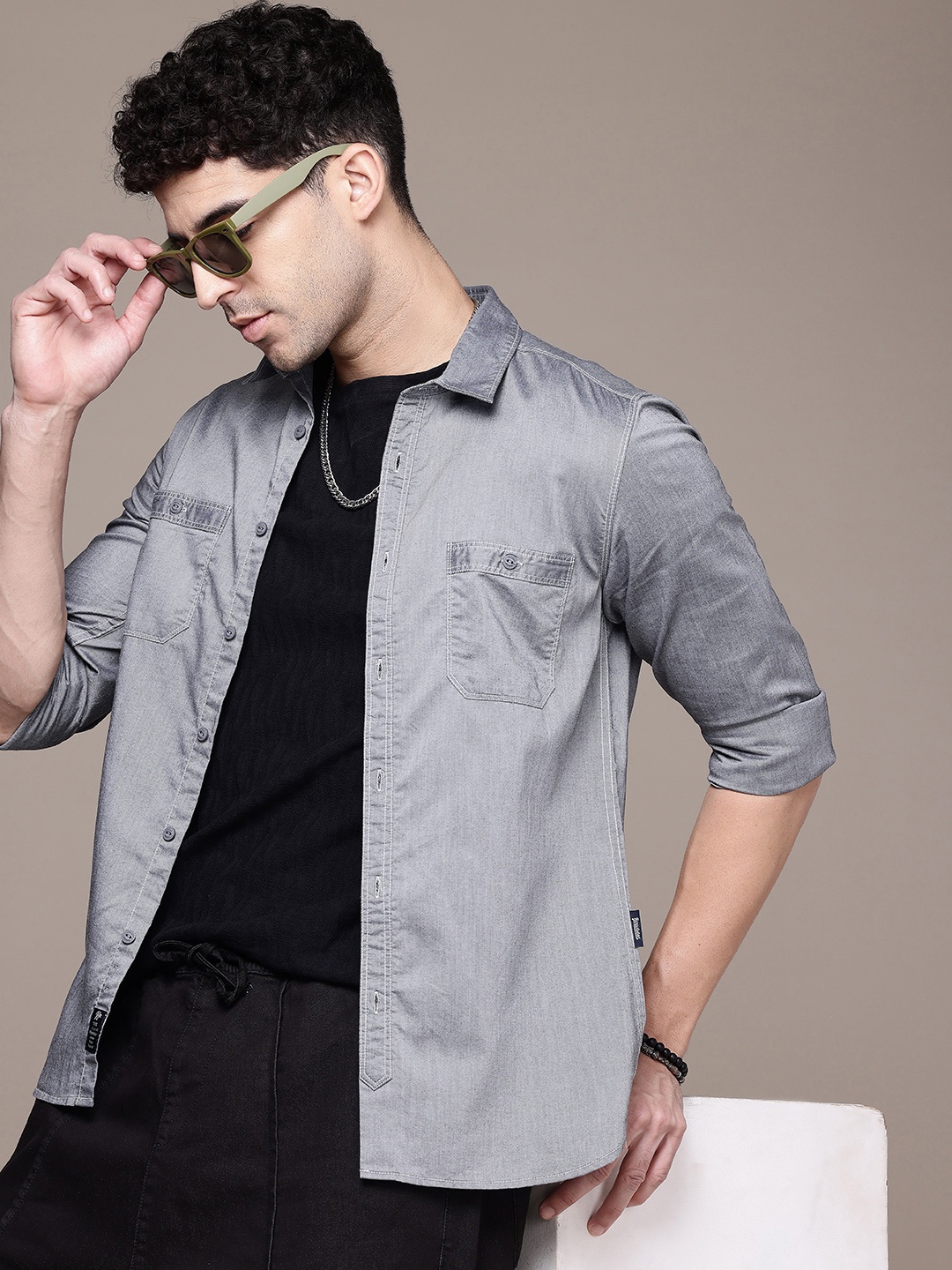 

The Roadster Life Co. Spread Collar Casual Shirt, Grey