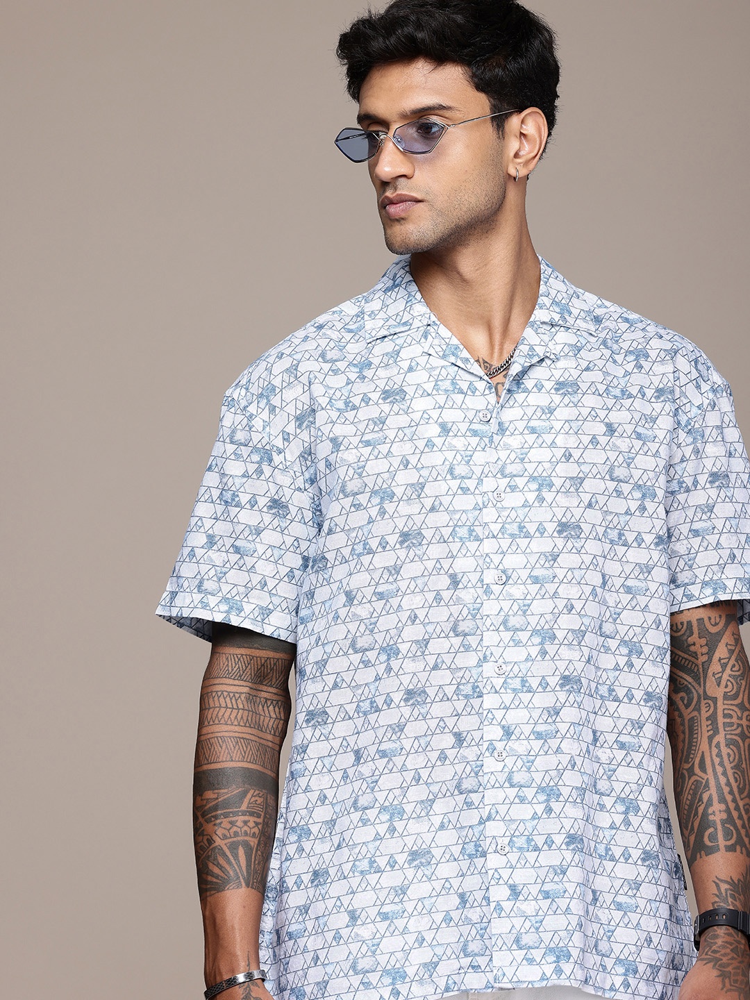 

The Roadster Life Co. Relaxed Fit Geometric Printed Cuban Collar Pure Cotton Casual Shirt, White
