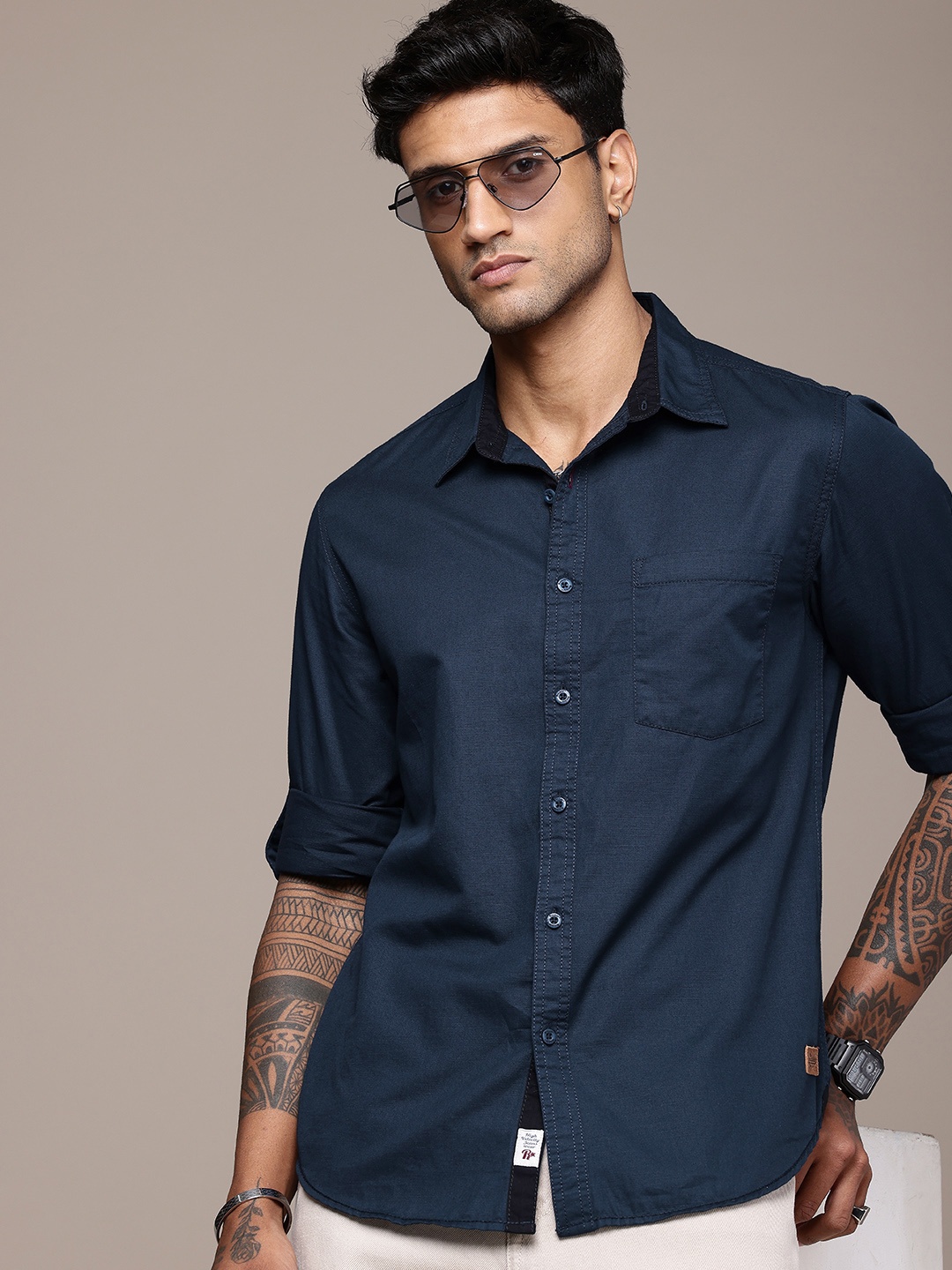 

The Roadster Life Co. Pure Cotton Roll-Up Sleeve Solid Casual Shirt, Navy blue