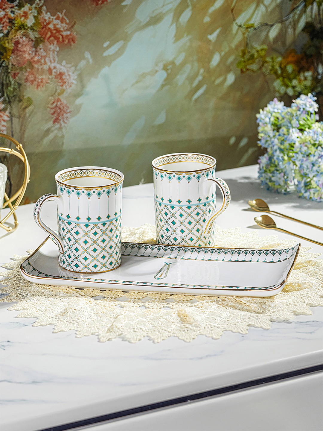 

Troveas Momentum 24K Gold 2 Mugs & 1 Tray Set, White