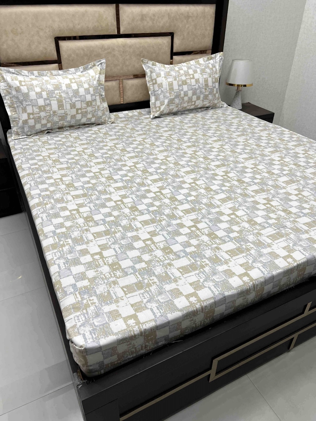

Pure Decor White & Grey Geometric Pure Cotton 350 TC Queen Bedsheet with 2 Pillow Covers