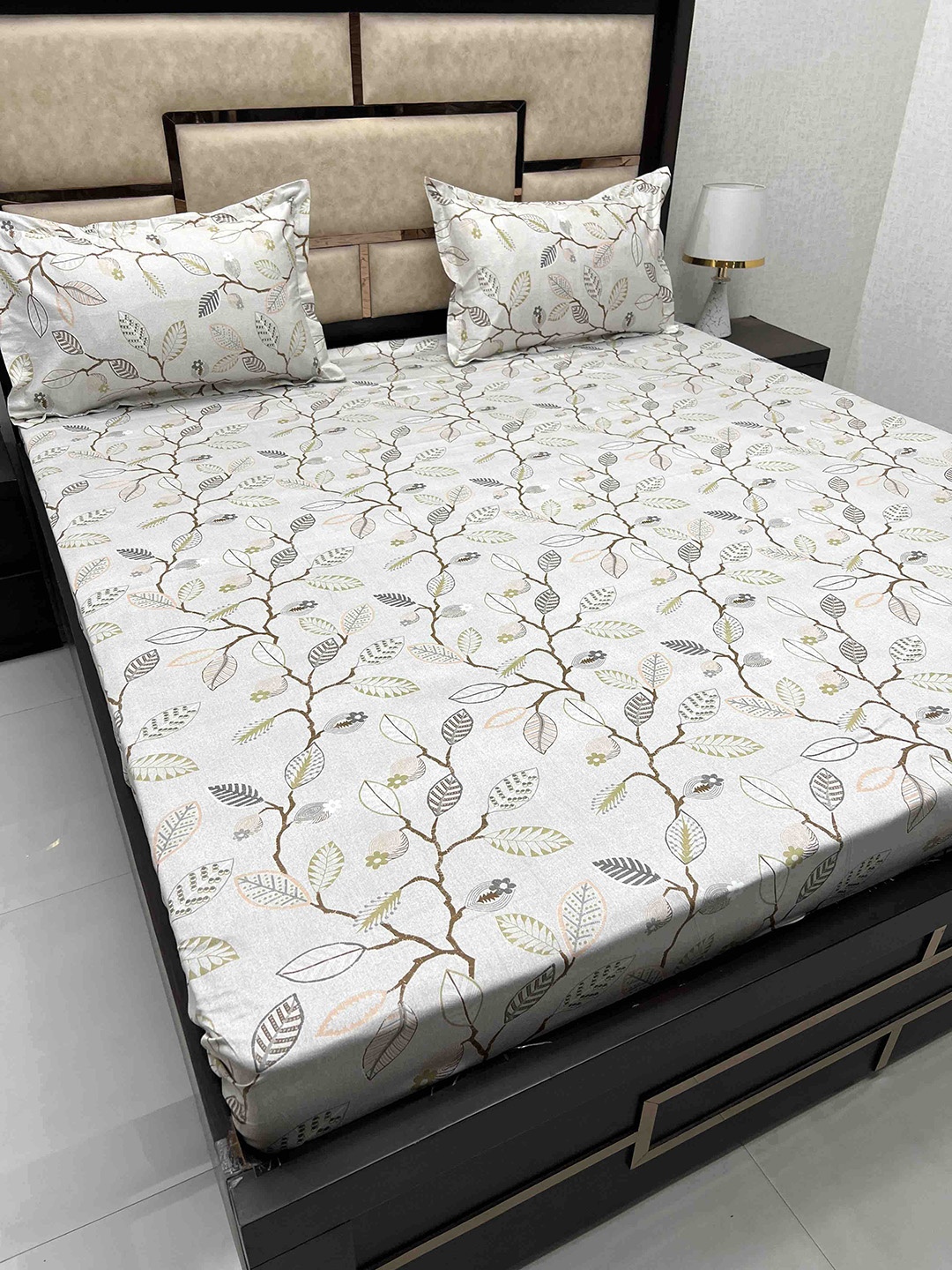 

Pure Decor Royal Passion White & Grey Printed Pure Cotton 350 TC Queen Bedsheet Set