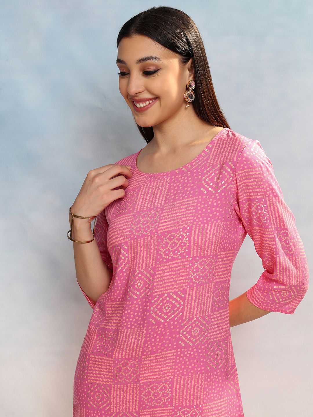

Vishudh Women Bandhani Printed Round Neck Staright Kurta, Pink