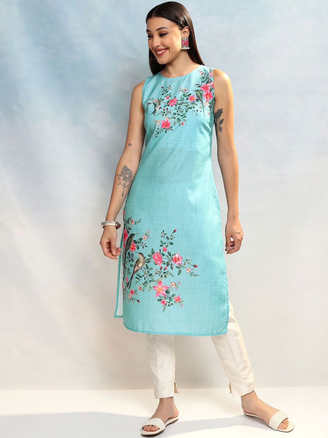 

Vishudh Women Floral Printed Boat Neck Sleveeless Straight Kurta, Turquoise blue