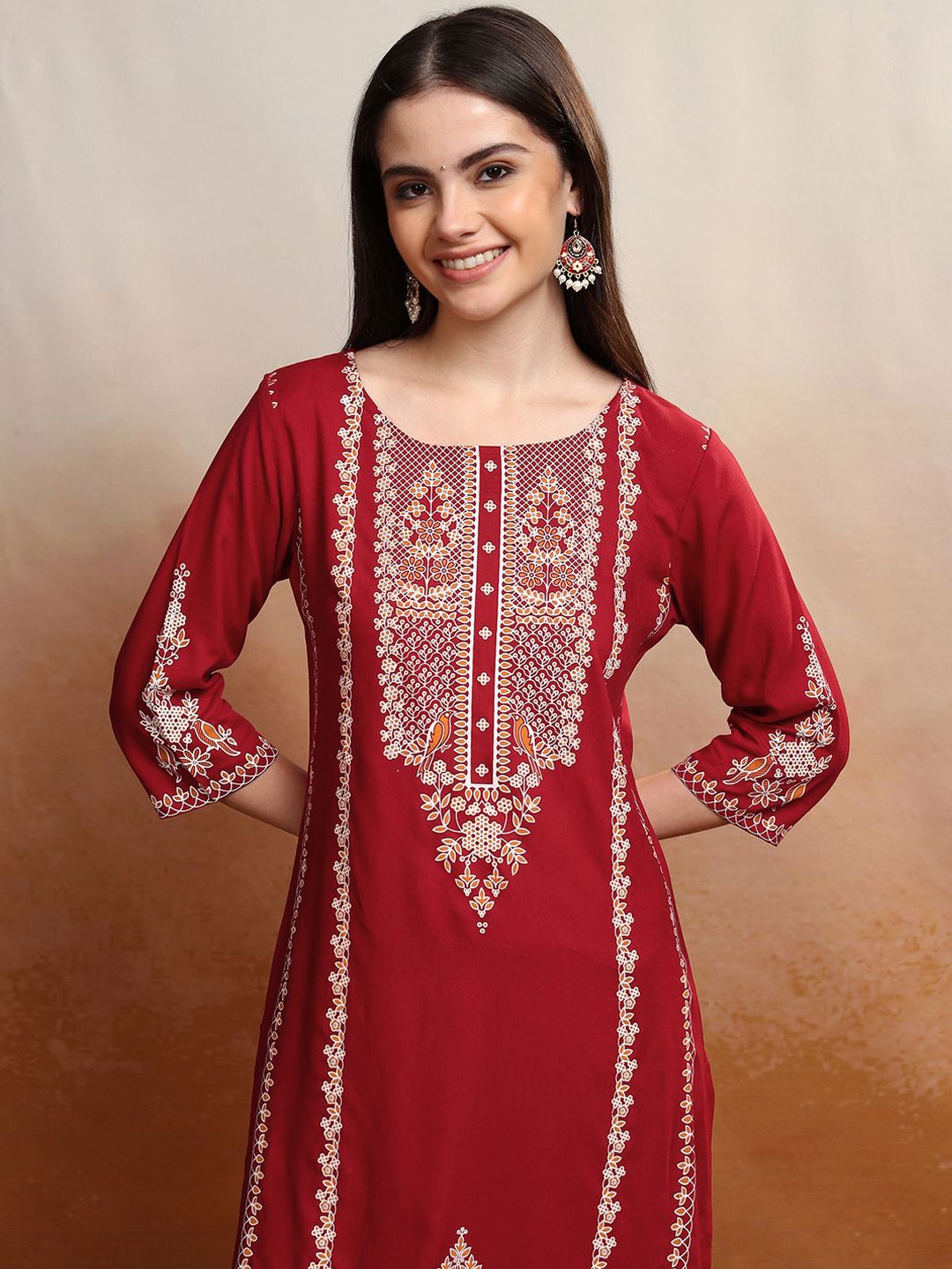 

Vishudh Women Printed Round Neck Straight Kurta, Red