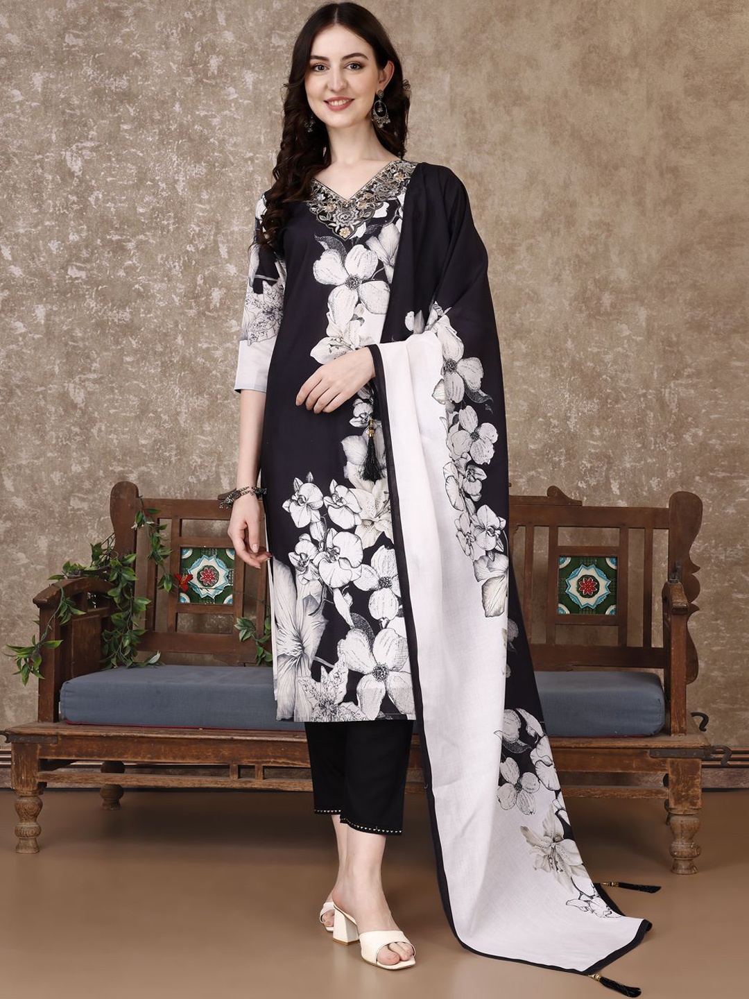 

KALINI Women Floral Embroidered Regular Thread Work Kurta Trousers With Dupatta, Black
