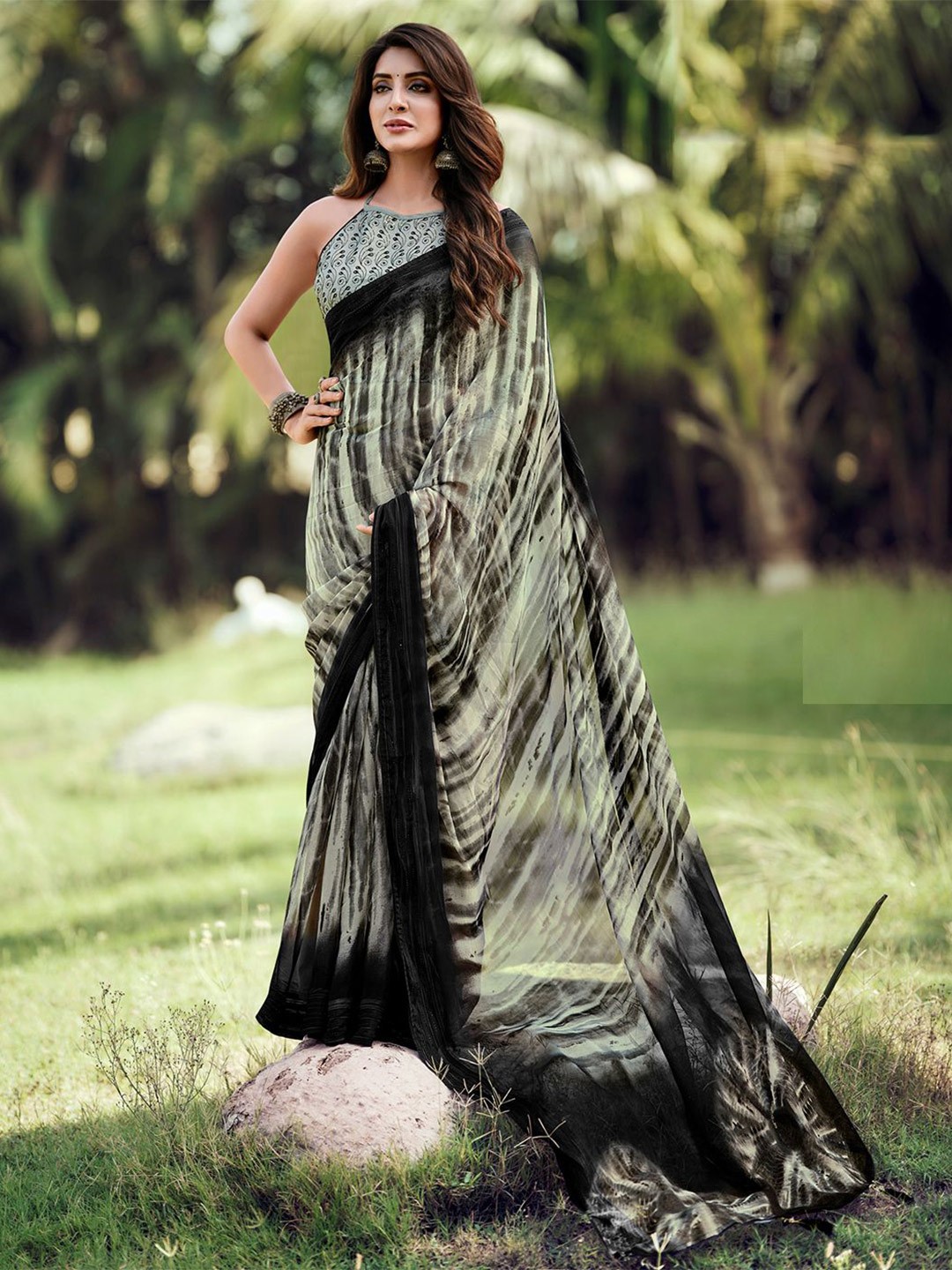 

SANSKAR Tie and Dye Zari Silk Blend Saree, Black