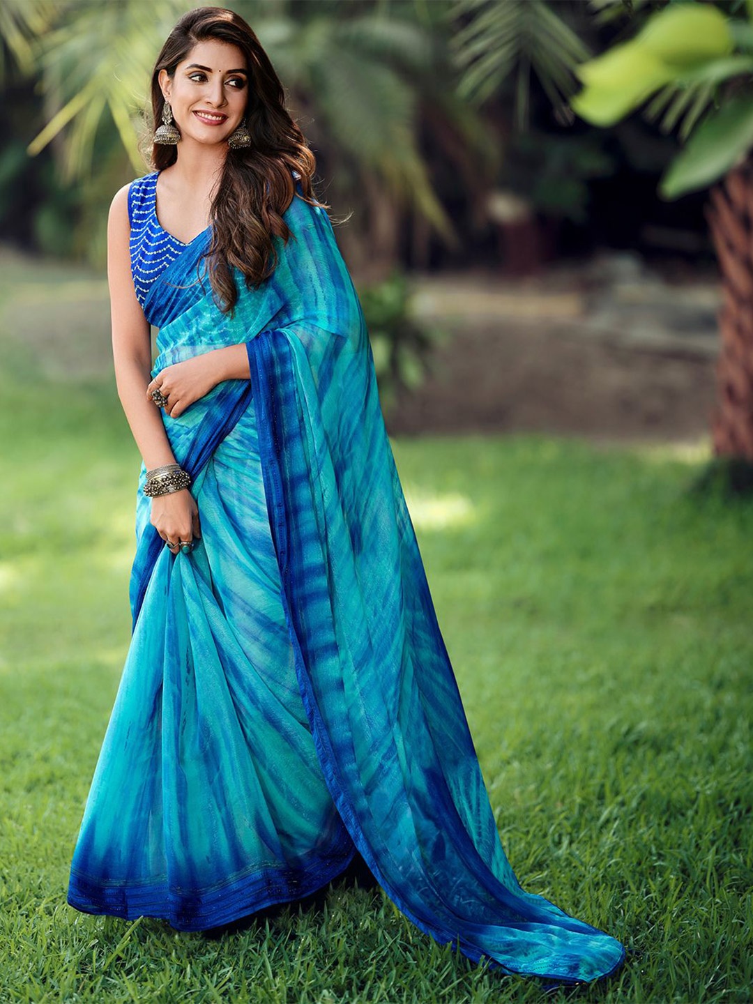 

SANSKAR Tie and Dye Zari Silk Blend Saree, Blue