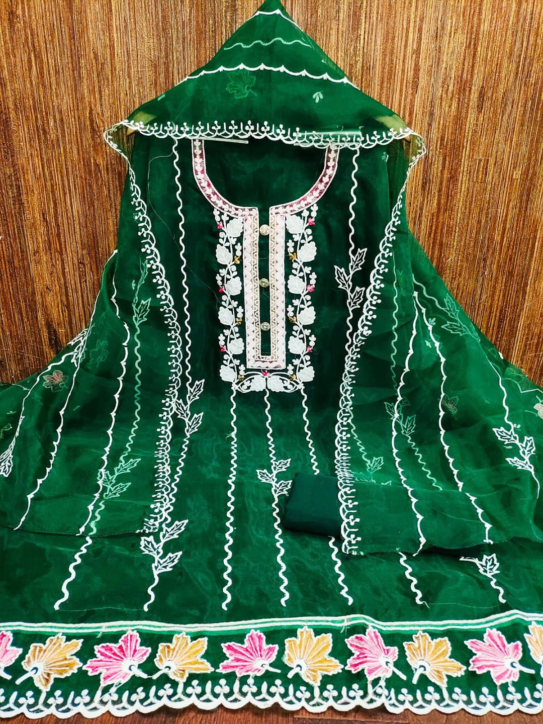 

mimi design Women Organza Embroidered Unstitched Dress Material, Green