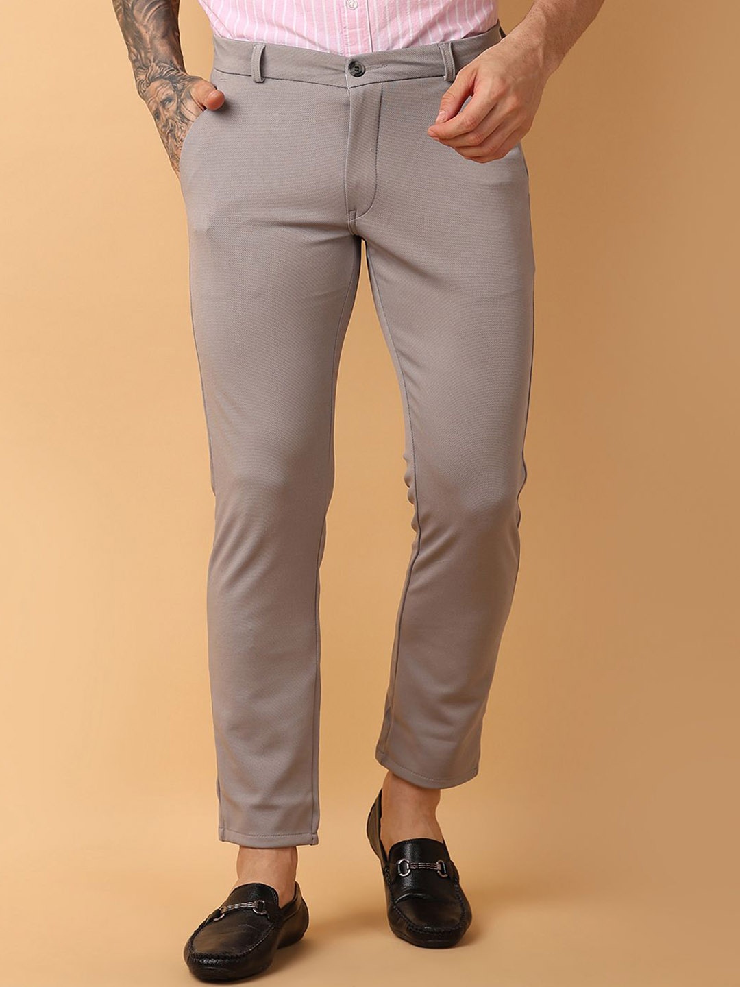 

V-Mart Men Textured Chinos, Grey