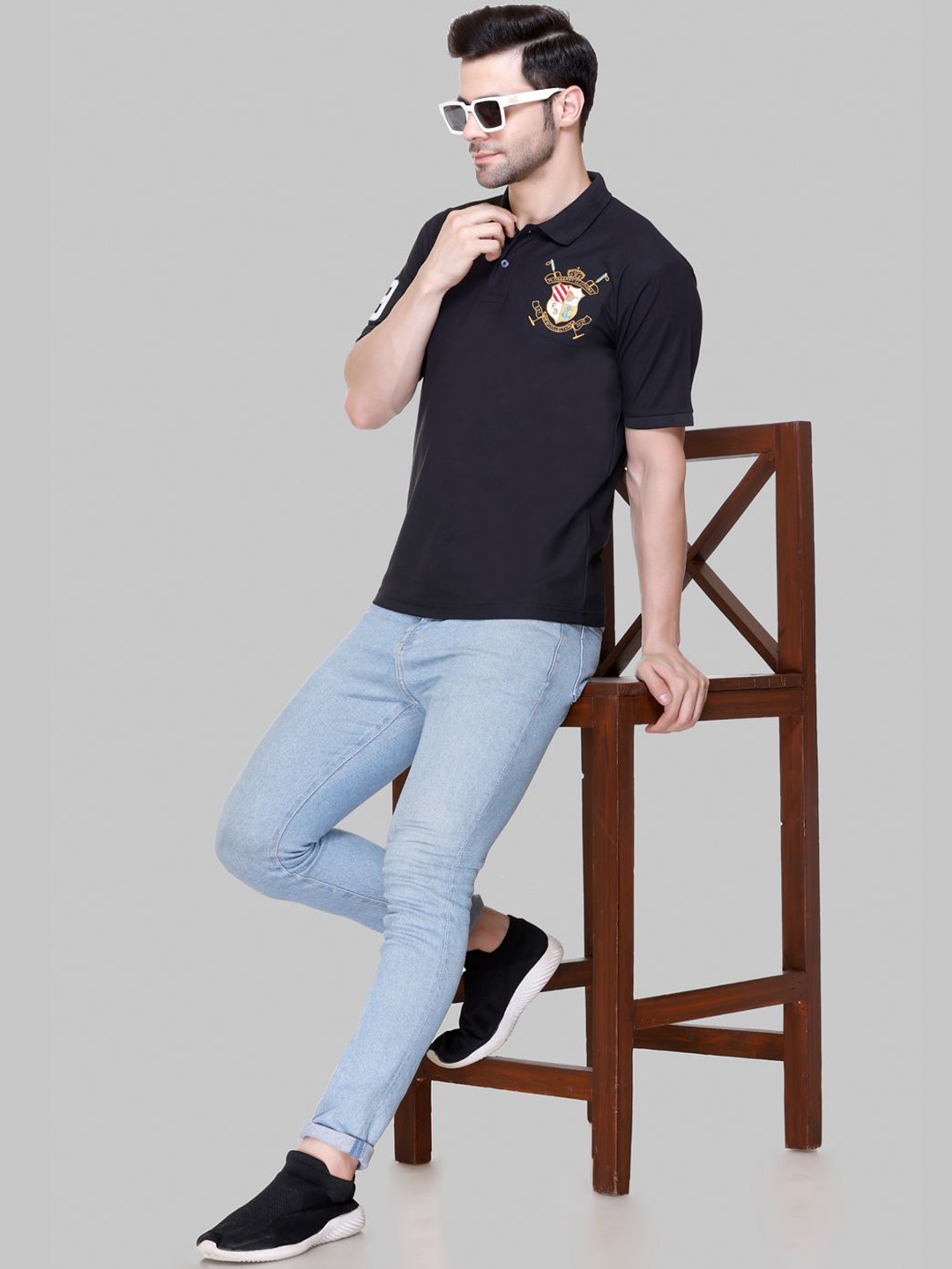

FLOSBERRY Stylish Men Embroidered Polo Collar T-shirt, Black
