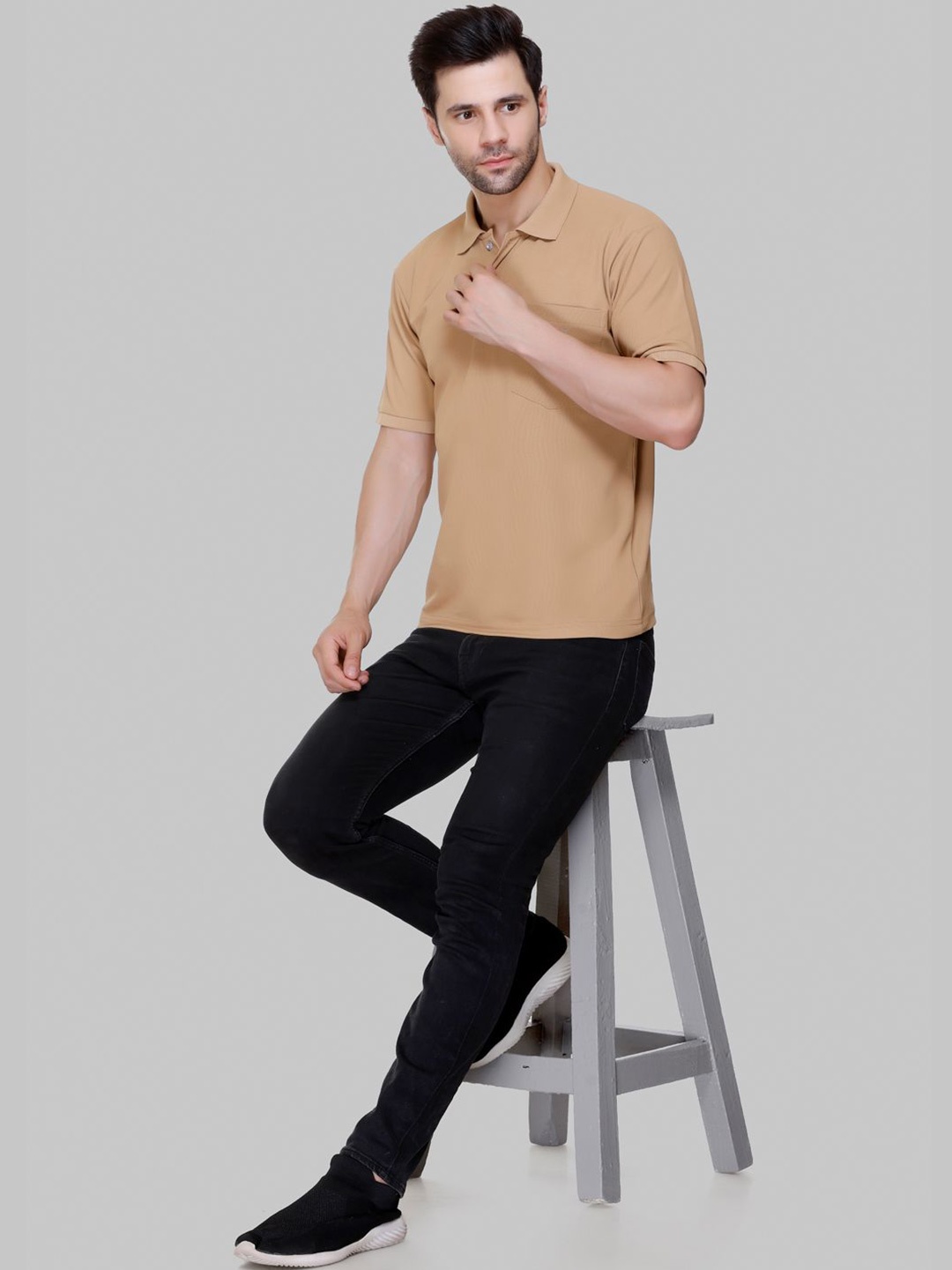 

FLOSBERRY Stylish Men Polo Collar Pocket T-shirt, Beige