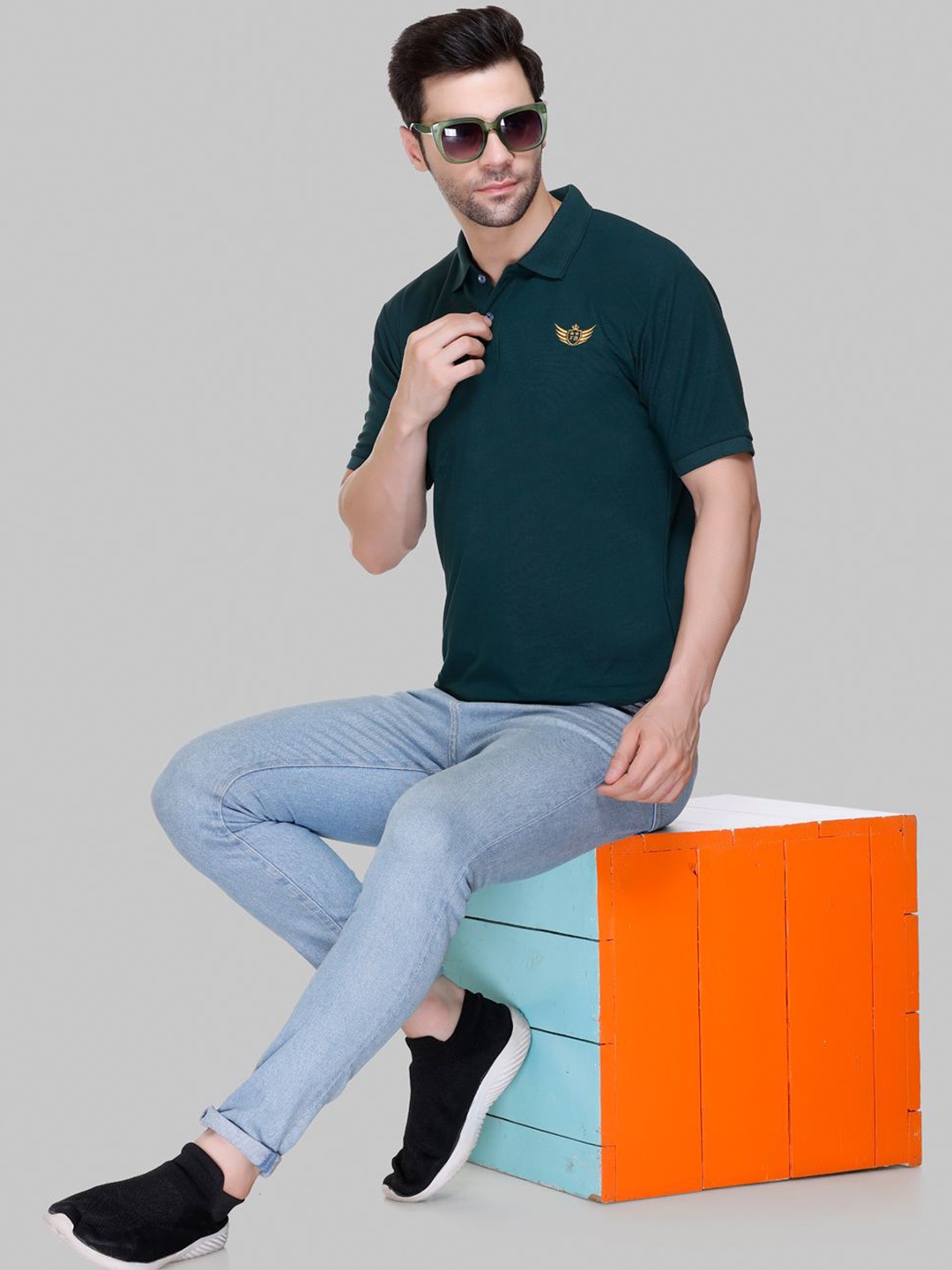 

FLOSBERRY Stylish Men Embroidered Polo Collar T-shirt, Green