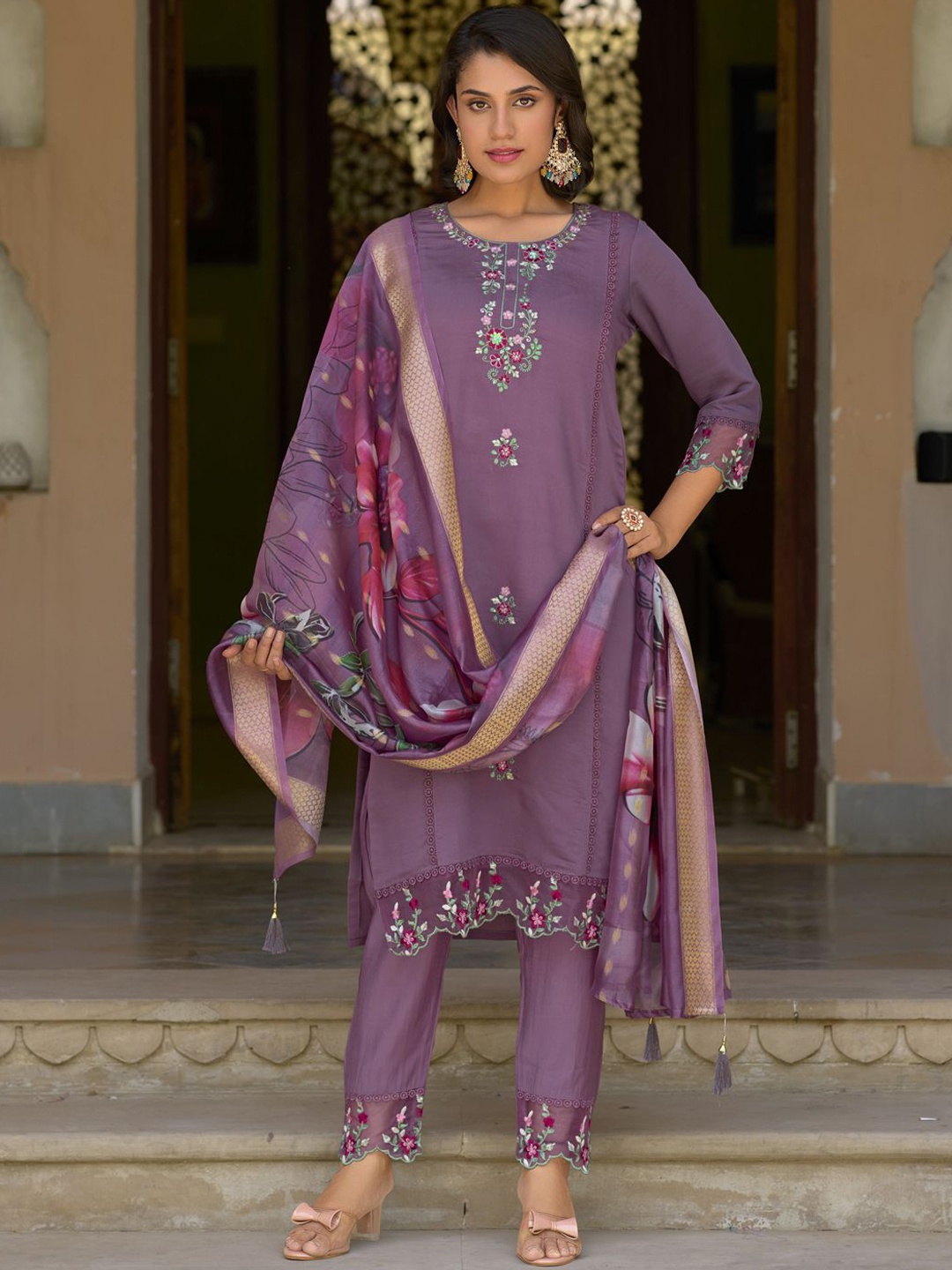 

VredeVogel Women Ethnic Motifs Embroidered Regular Kurta with Trousers & With Dupatta, Lavender