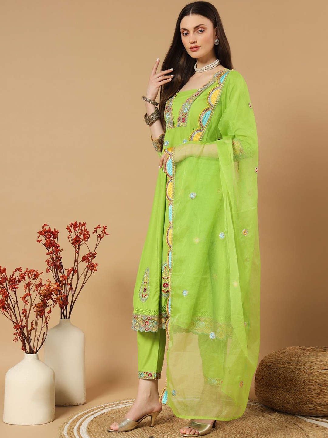 

IkDaiya Women Floral Embroidered Regular Sequinned Pure Cotton Kurta & Trousers & Dupatta, Green