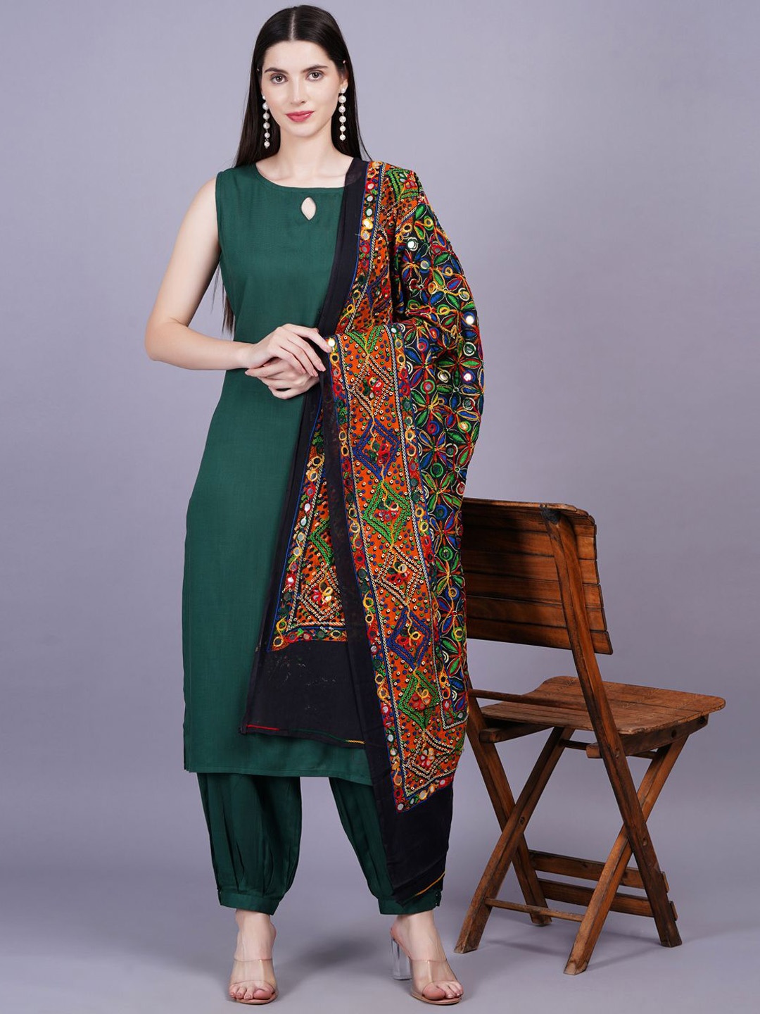 

KALINI Women Solid Thread Work Kurta with Trousers & With Dupatta, Green