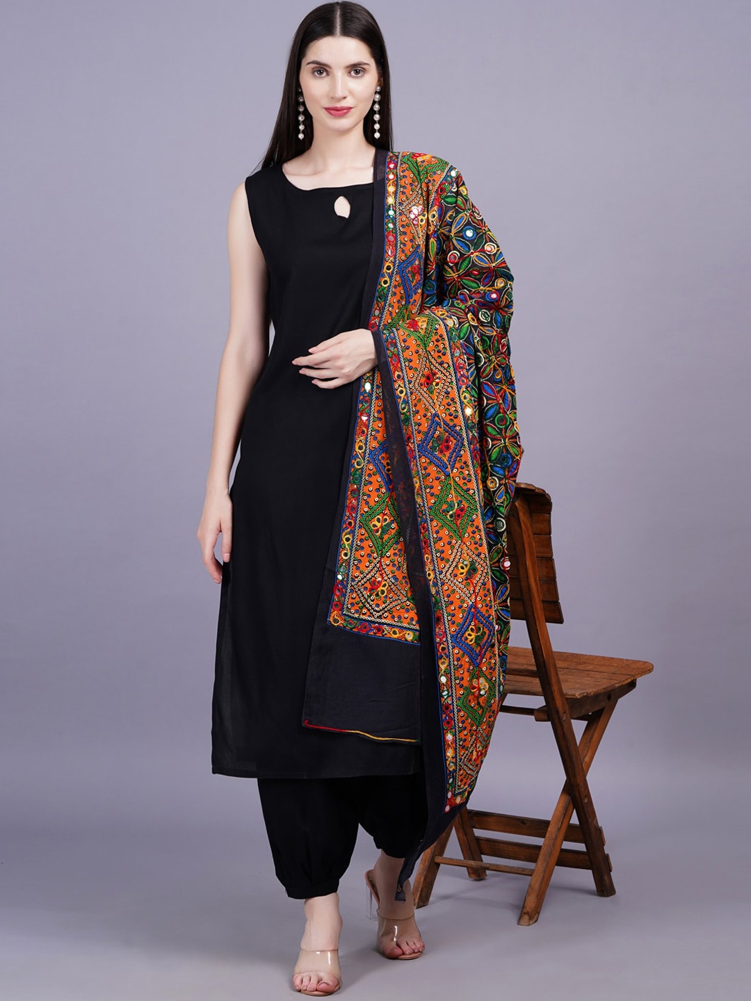 

HIGHLIGHT FASHION EXPORT Women Thread Work Kurta with Trousers & Dupatta, Black