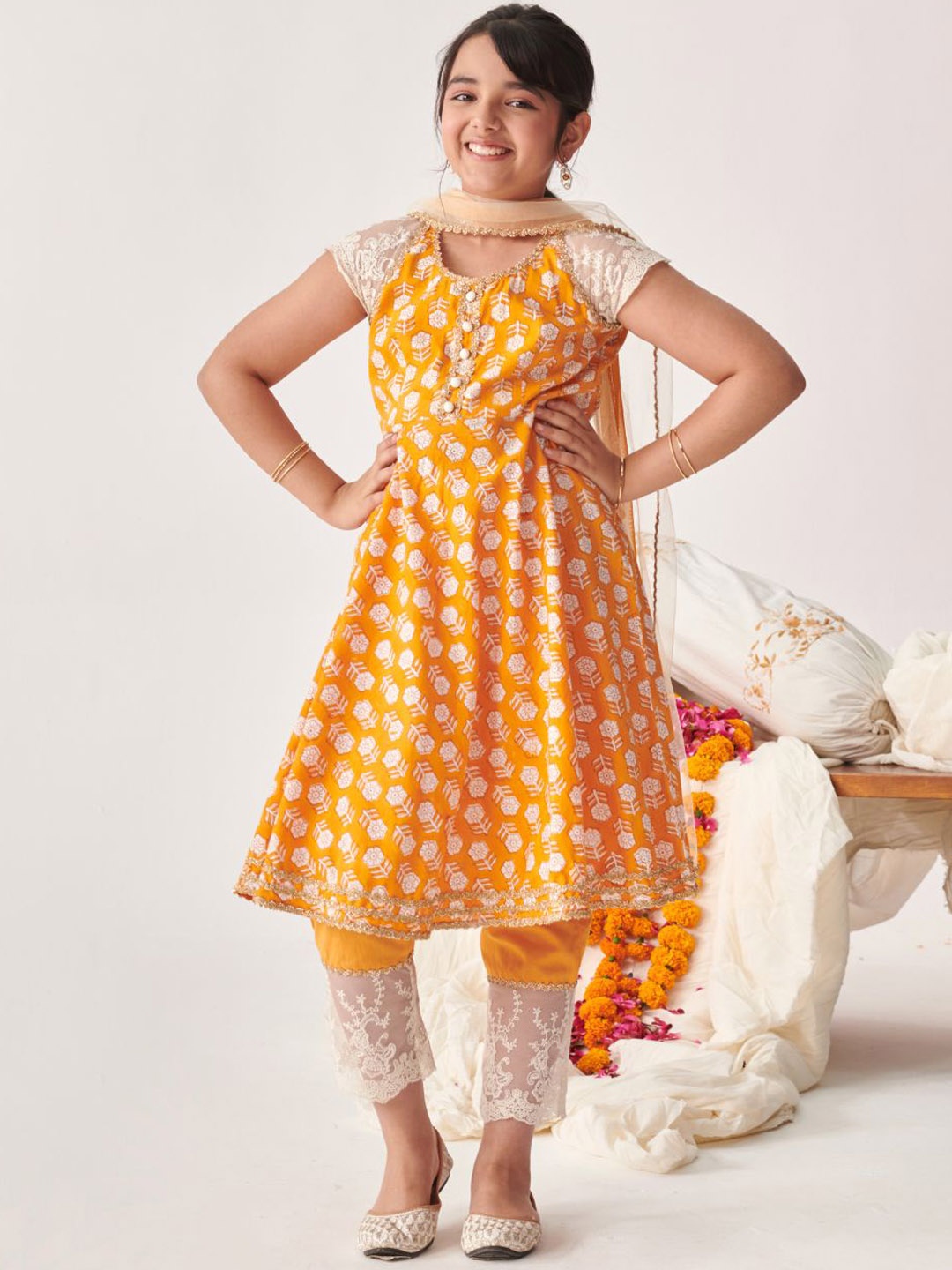

pspeaches Girls Floral Printed Regular Kurta with Pyjamas & With Dupatta, Orange
