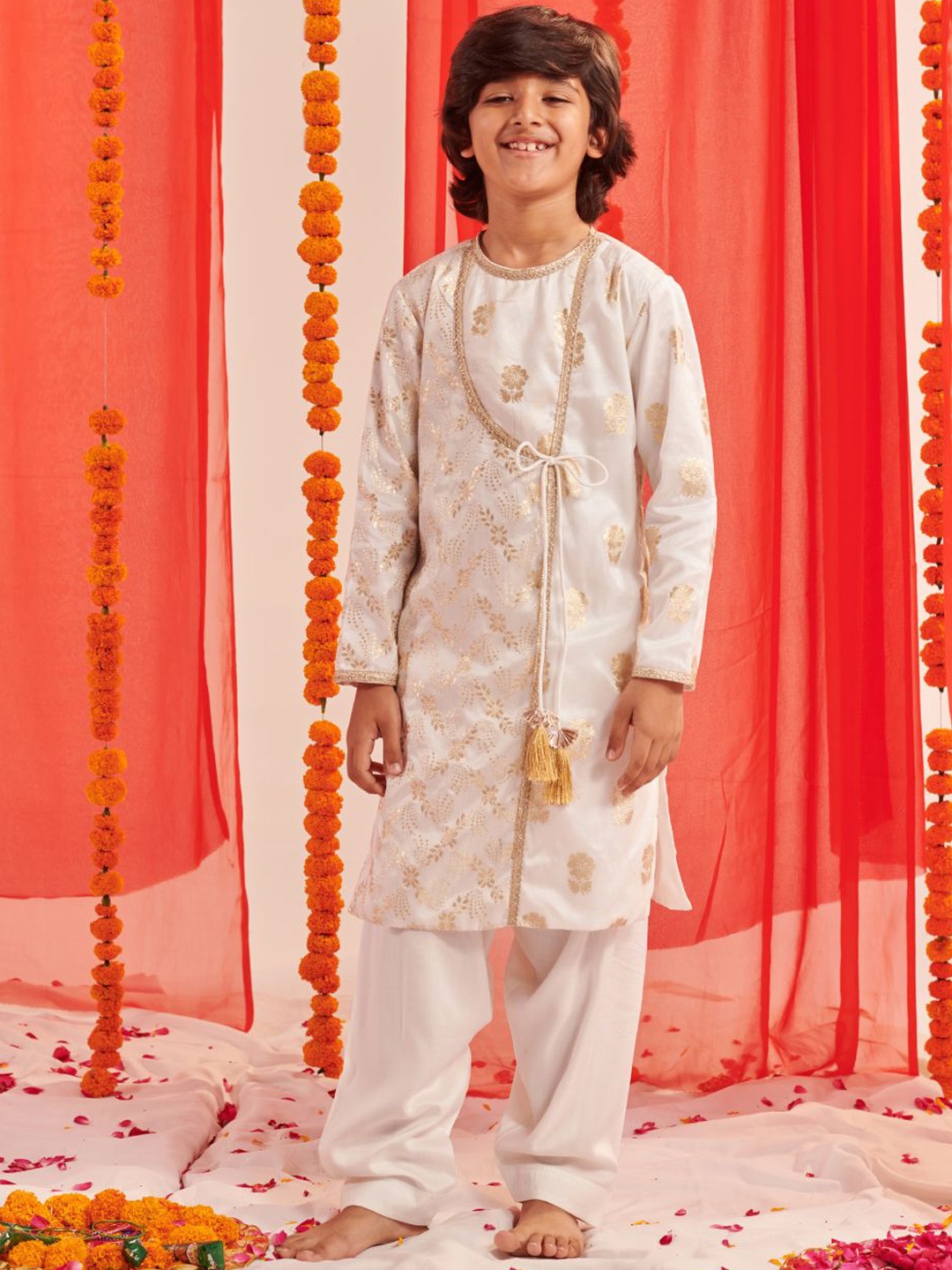 

pspeaches Boys Floral Regular Kurta with Trousers, White