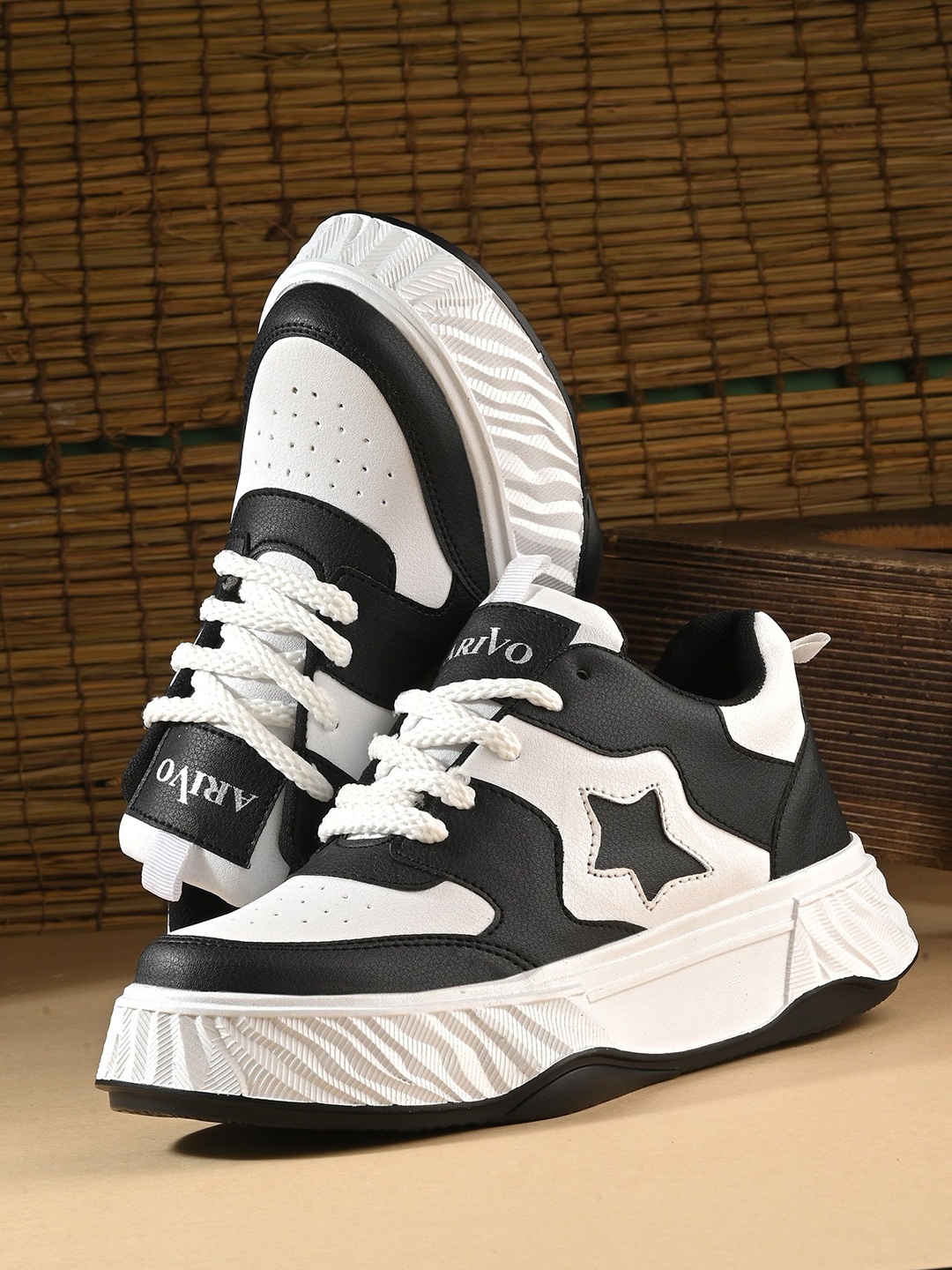 

ARIVO Men colourblocked Synthetic Leather Lightweight Sneakers, Black