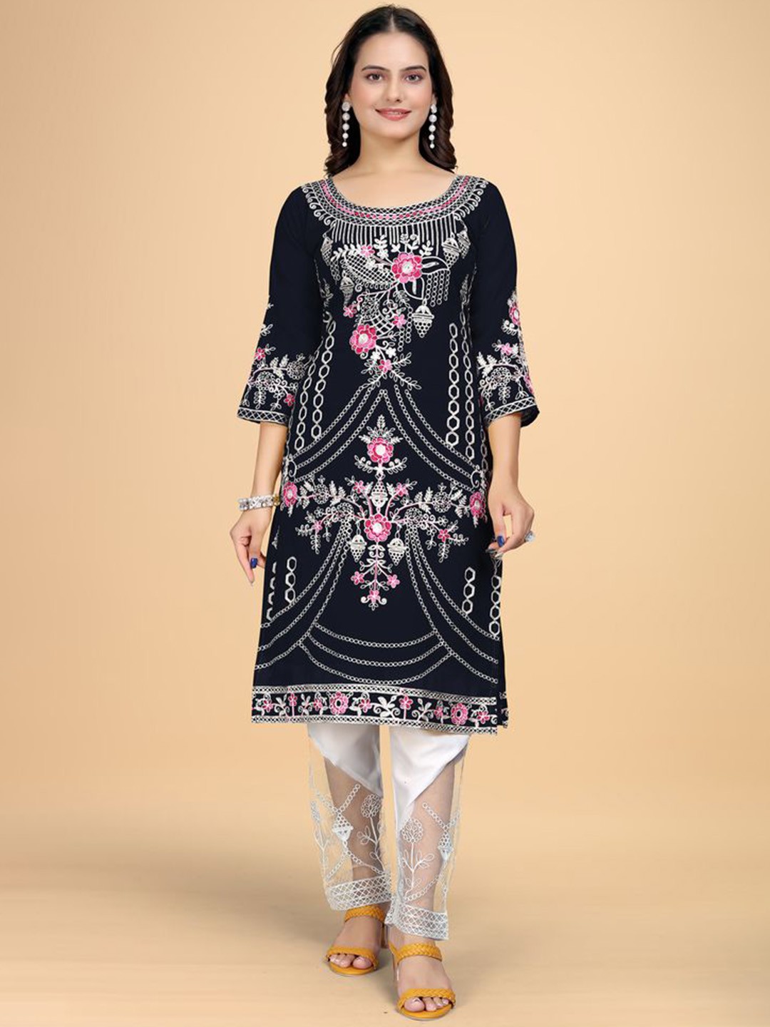 

Fashion FRICKS Women Floral Embroidered Regular Thread Work Kurta with Trousers, Black