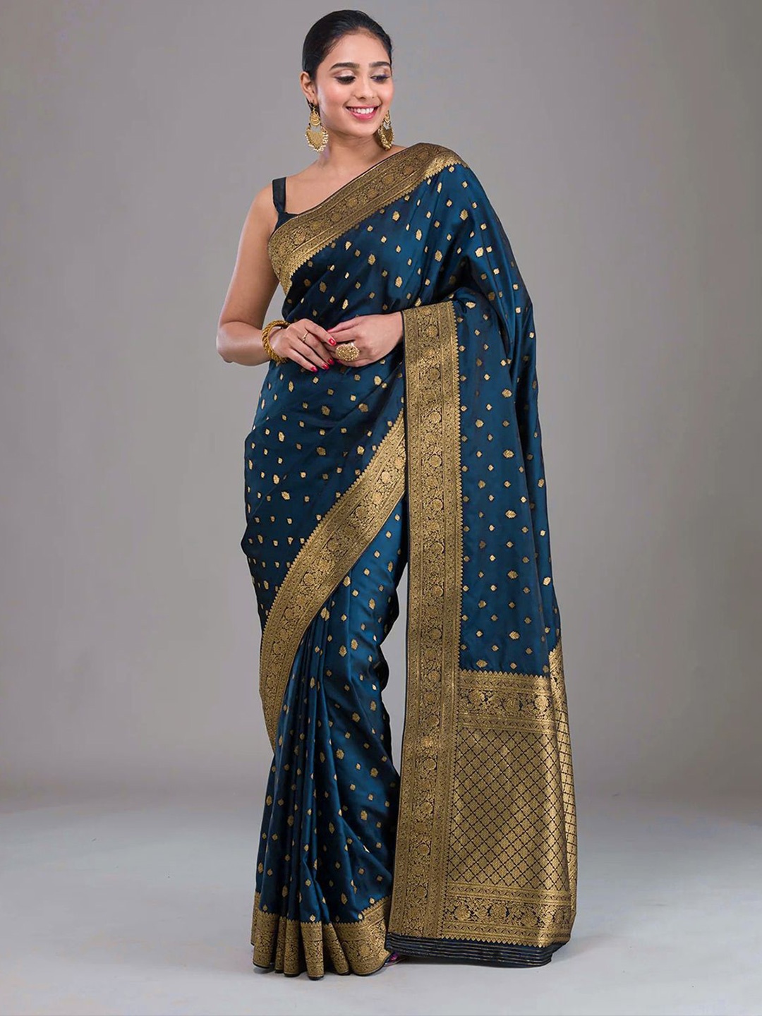 

MANMOHITSAREE Woven Design Zari Banarasi Saree, Navy blue