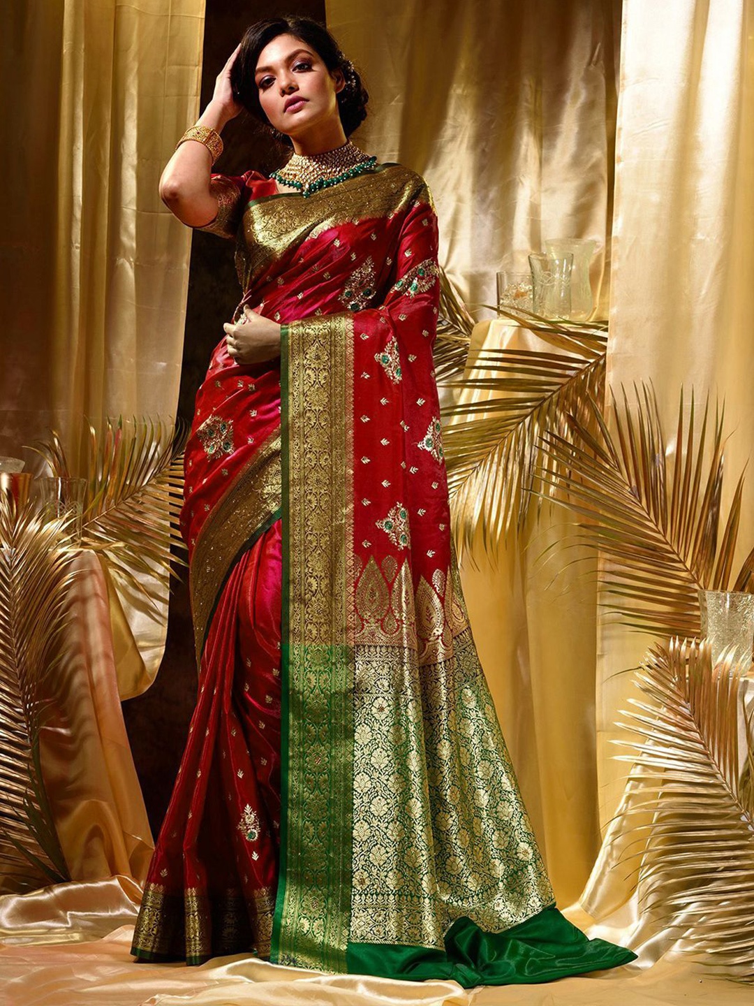 

MANMOHITSAREE Woven Design Banarasi Saree, Red