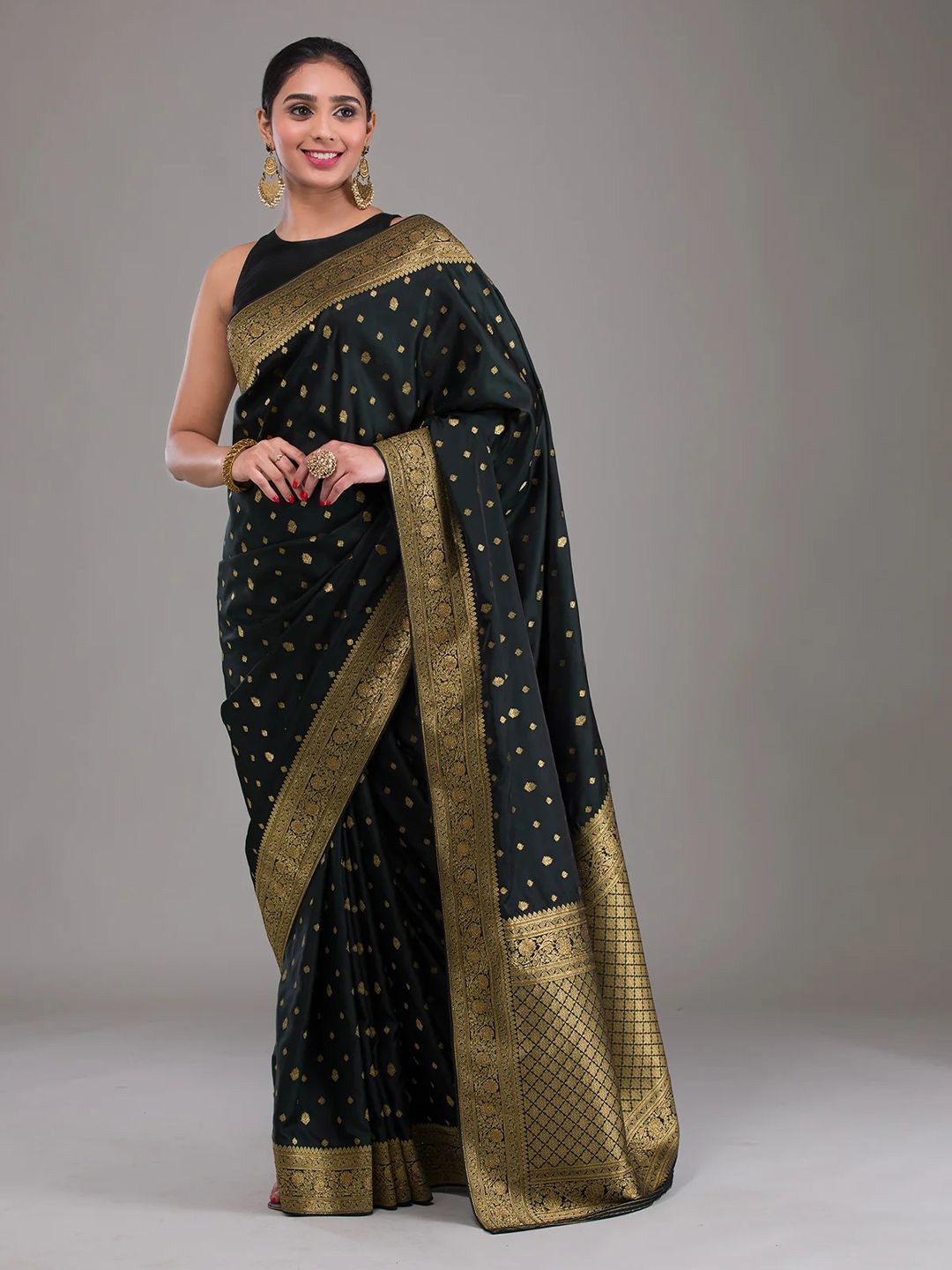 

MANMOHITSAREE Woven Design Zari Banarasi Saree, Black