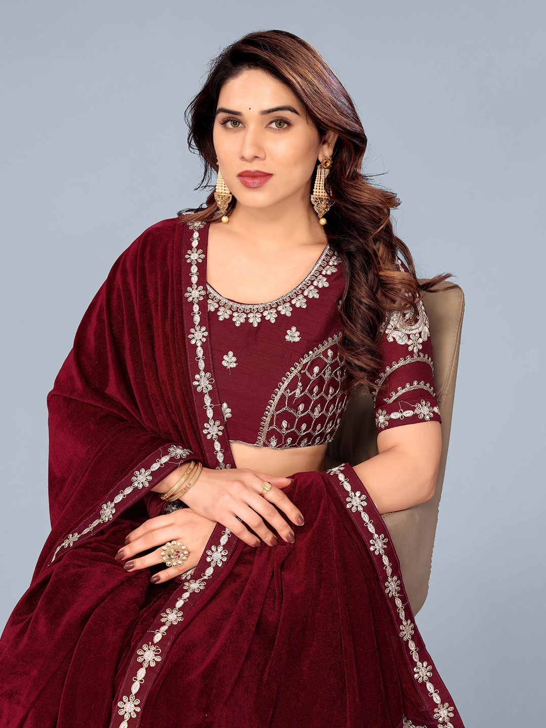 

Ashiya Fab Embellished Velvet Saree, Red