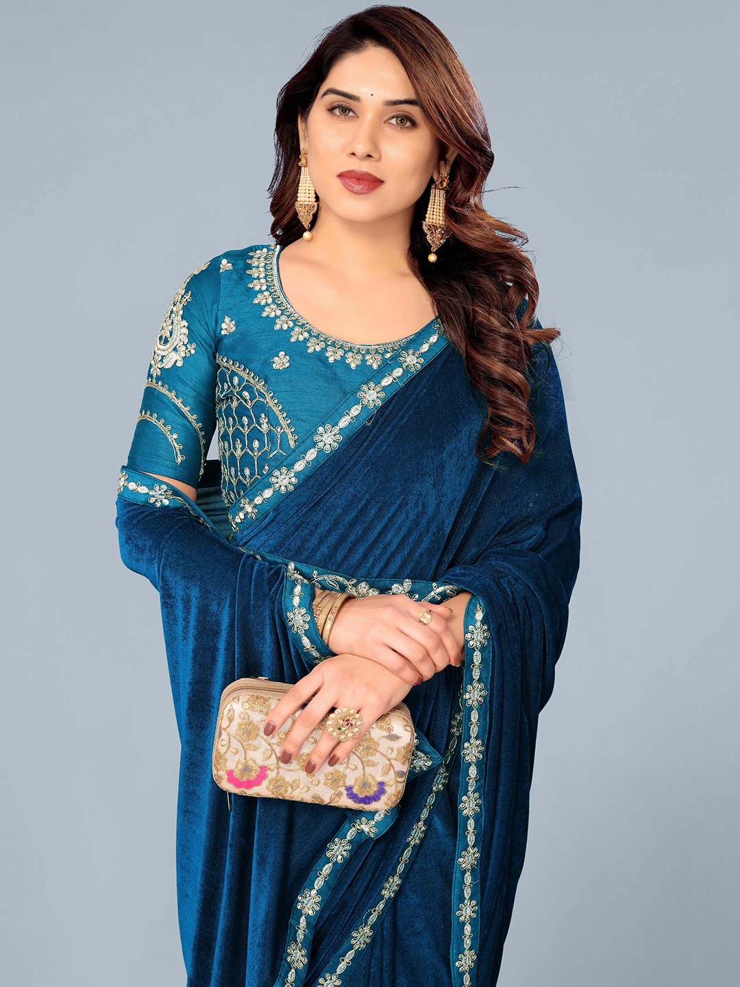 

Ashiya Fab Embellished Embroidered Velvet Heavy Work Saree, Turquoise blue