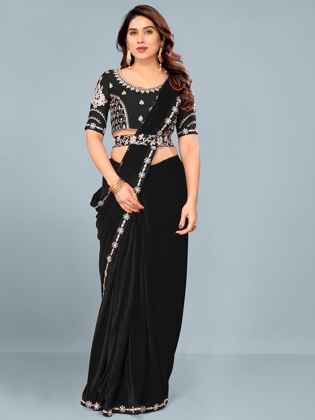 

ISHA TRADE Embroidered Velvet Heavy Work Saree, Black