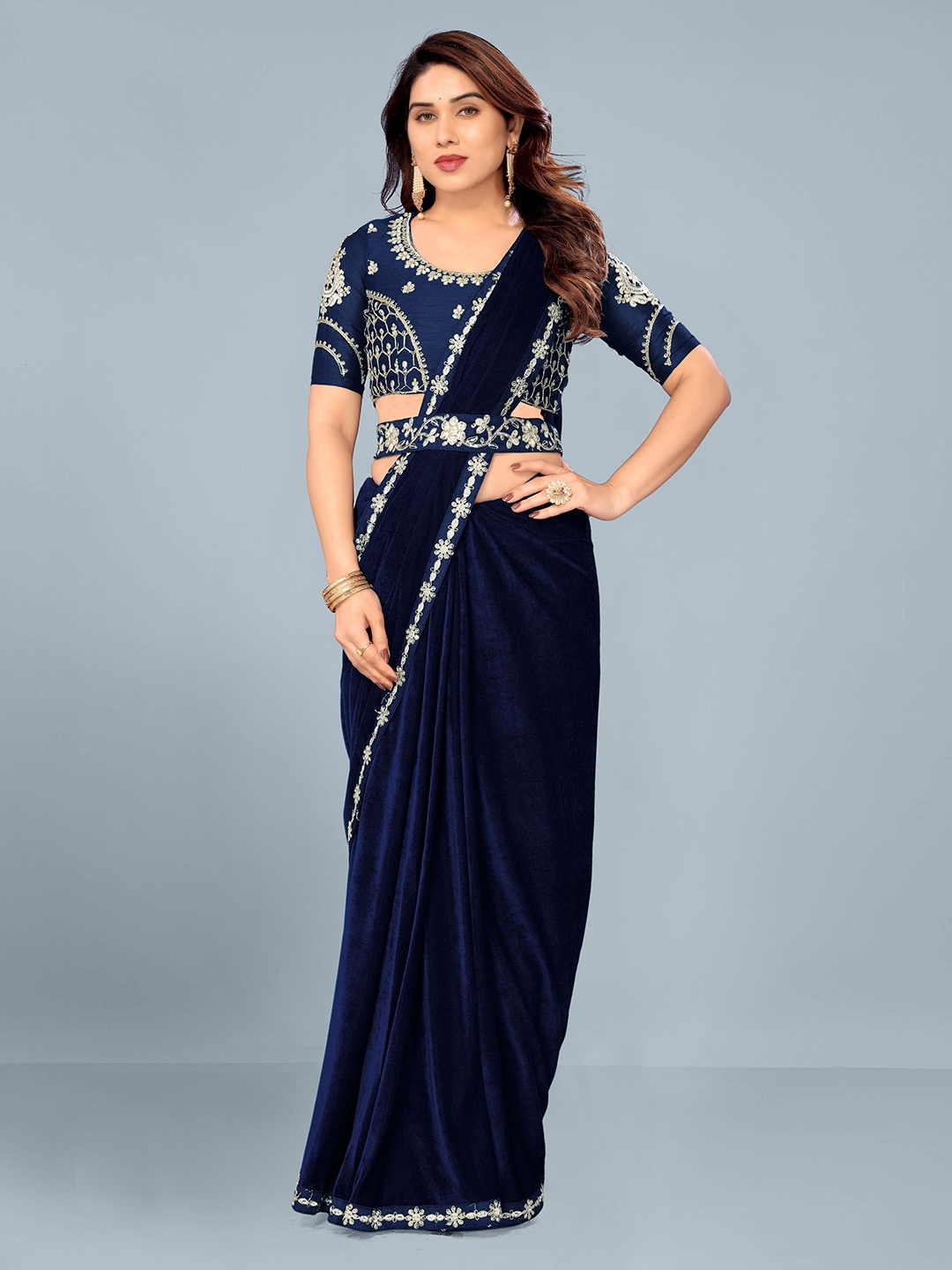 

ISHA TRADE Embroidered Velvet Saree, Navy blue
