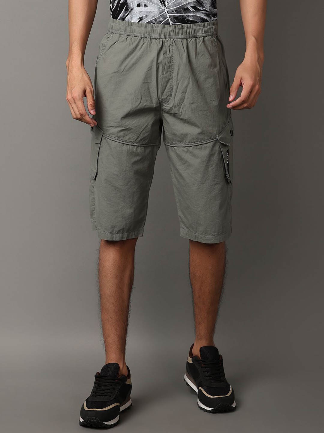 

V-Mart Men Cargo Shorts, Green