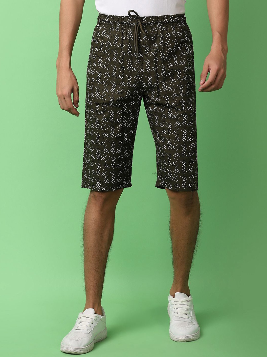 

V-Mart Men Printed Shorts, Green
