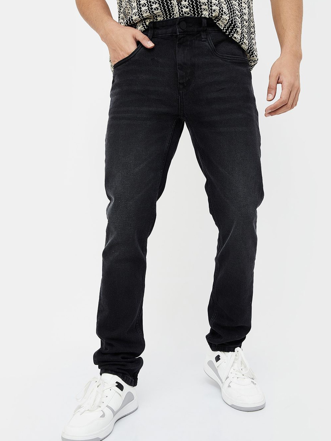 

Forca by Lifestyle Men Tapered Fit Slash Knee Jeans, Black