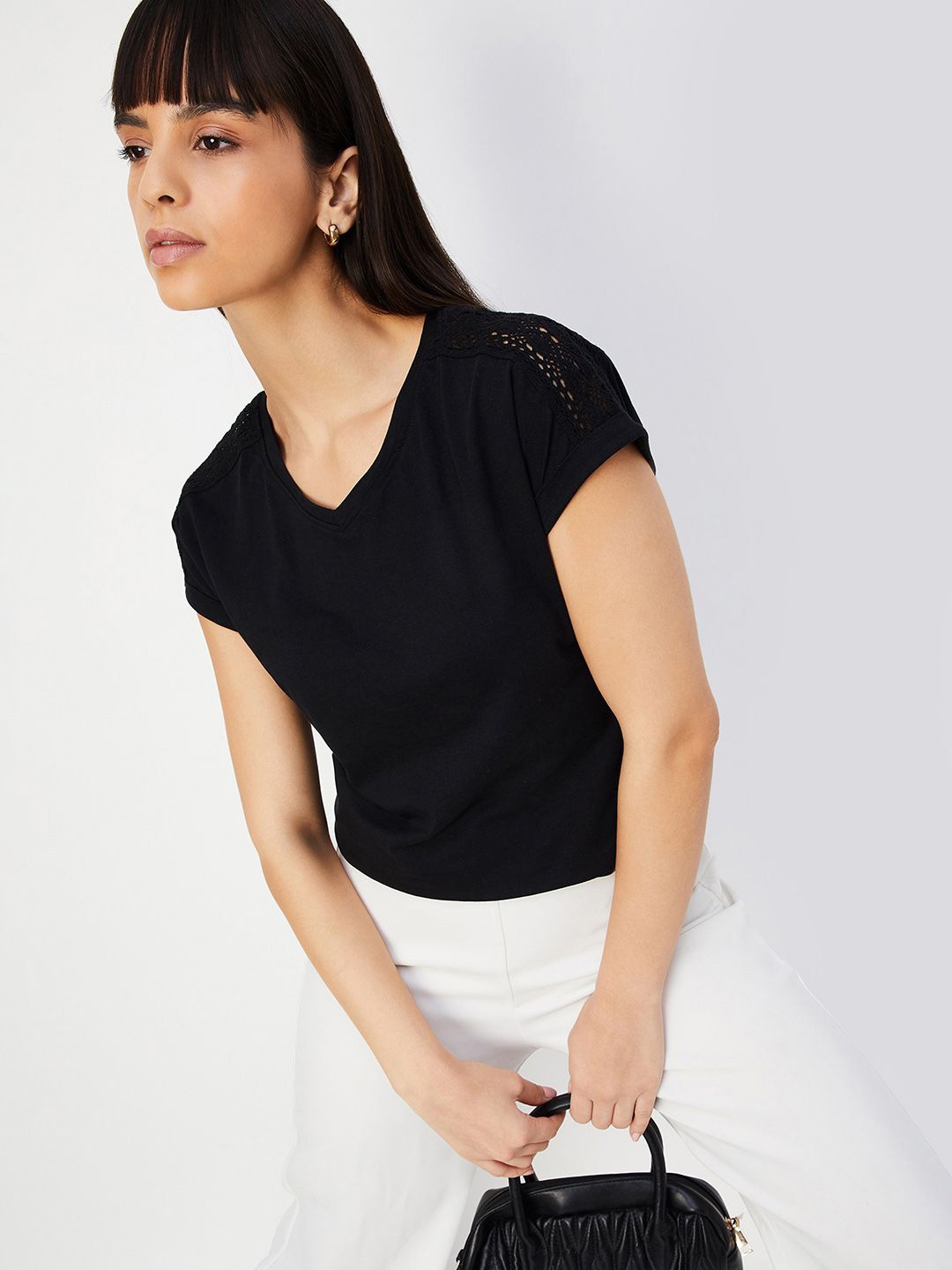 max Women Colourblocked V-Neck Extended Sleeves Pockets T-shirt, Black