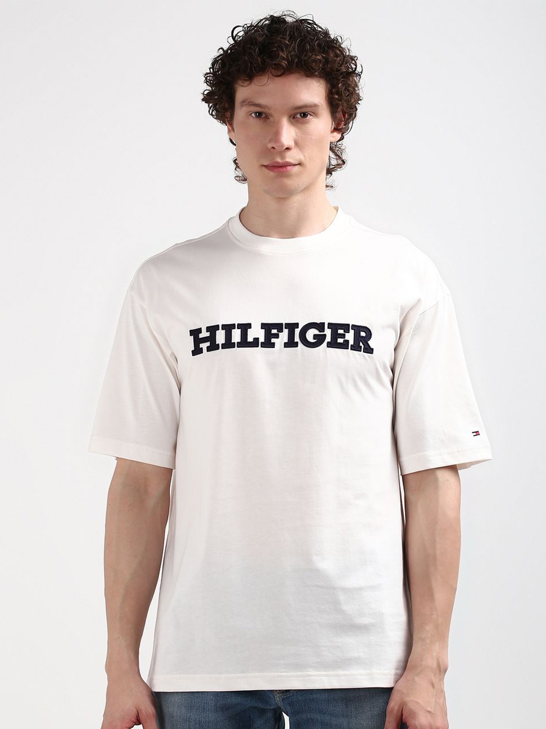 

Tommy Hilfiger Men Typography Printed Applique T-shirt, Off white